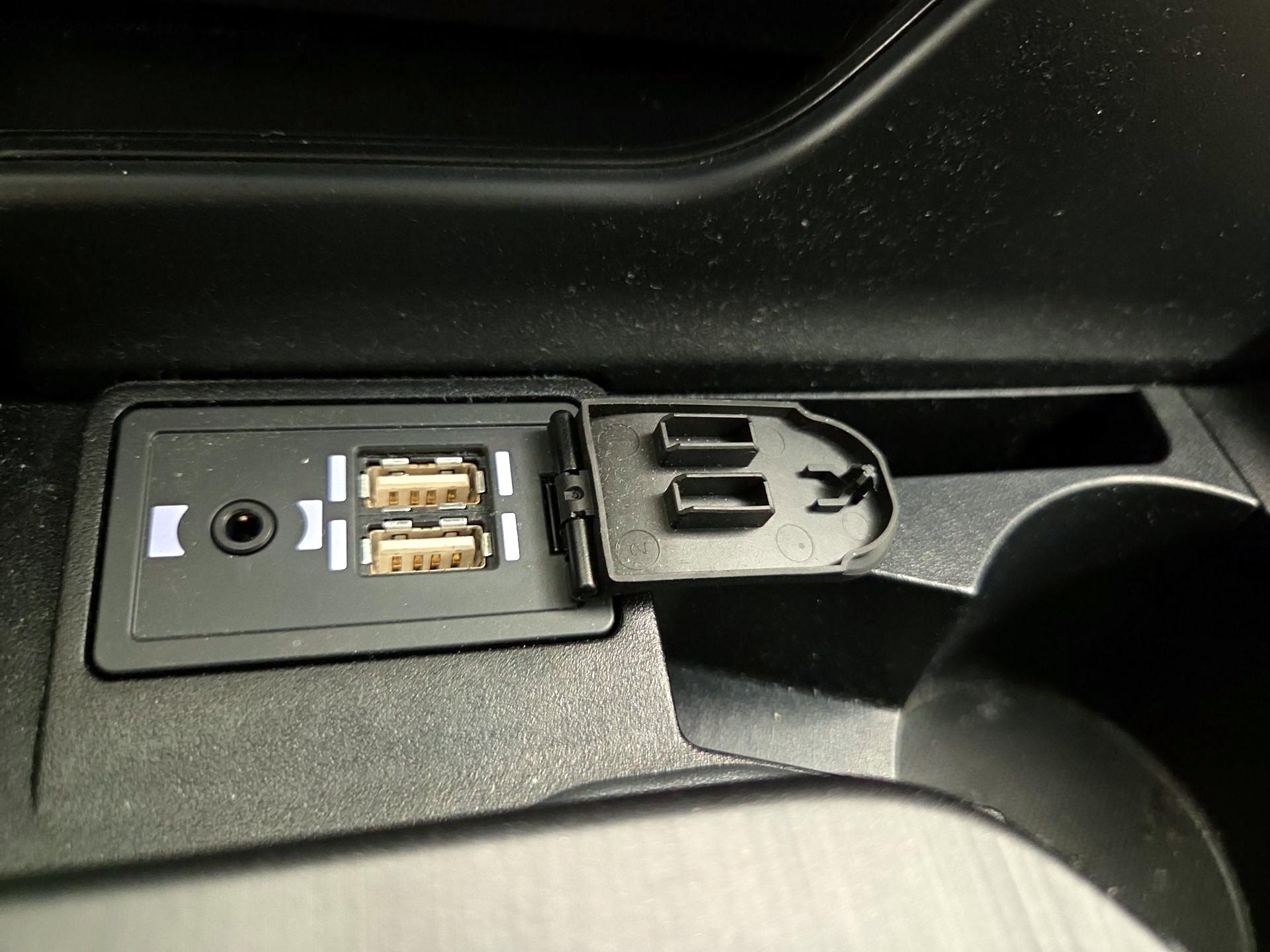 Thumbnail: 2020 Lexus ES - 19