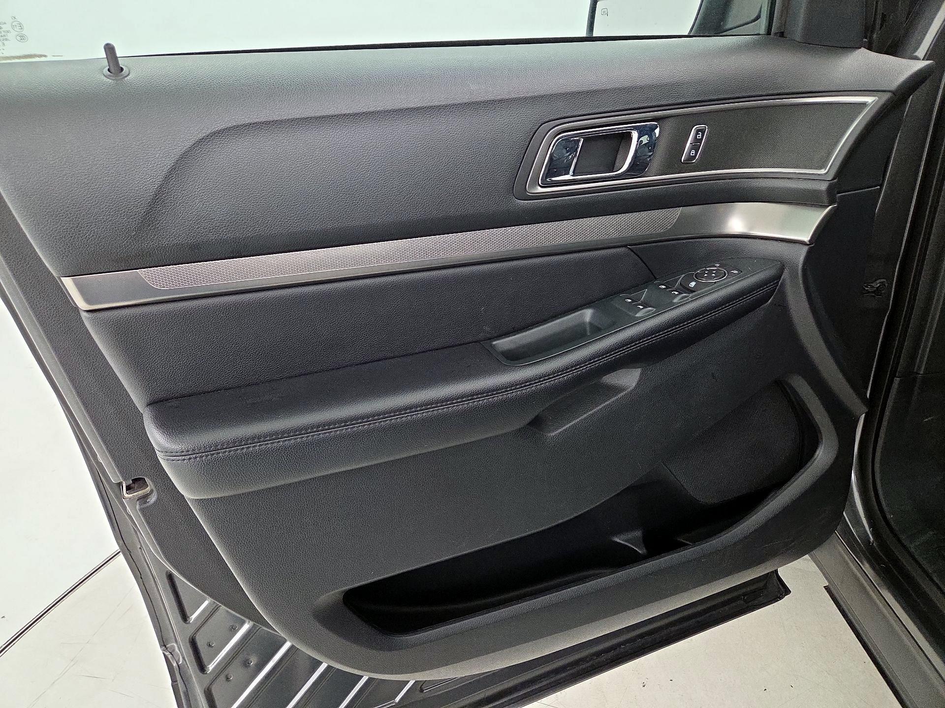 Thumbnail: 2018 Ford Explorer - 12