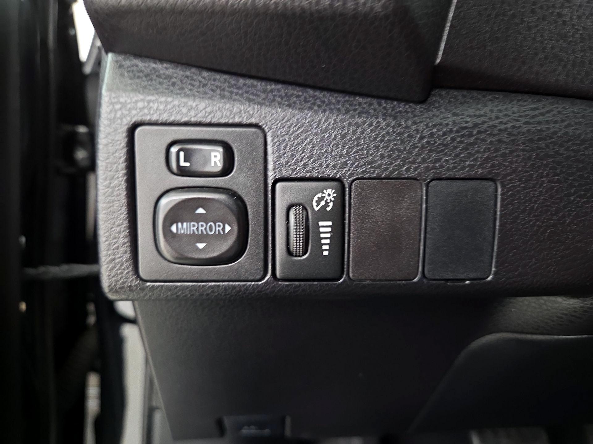 Thumbnail: 2016 Toyota Corolla - 13