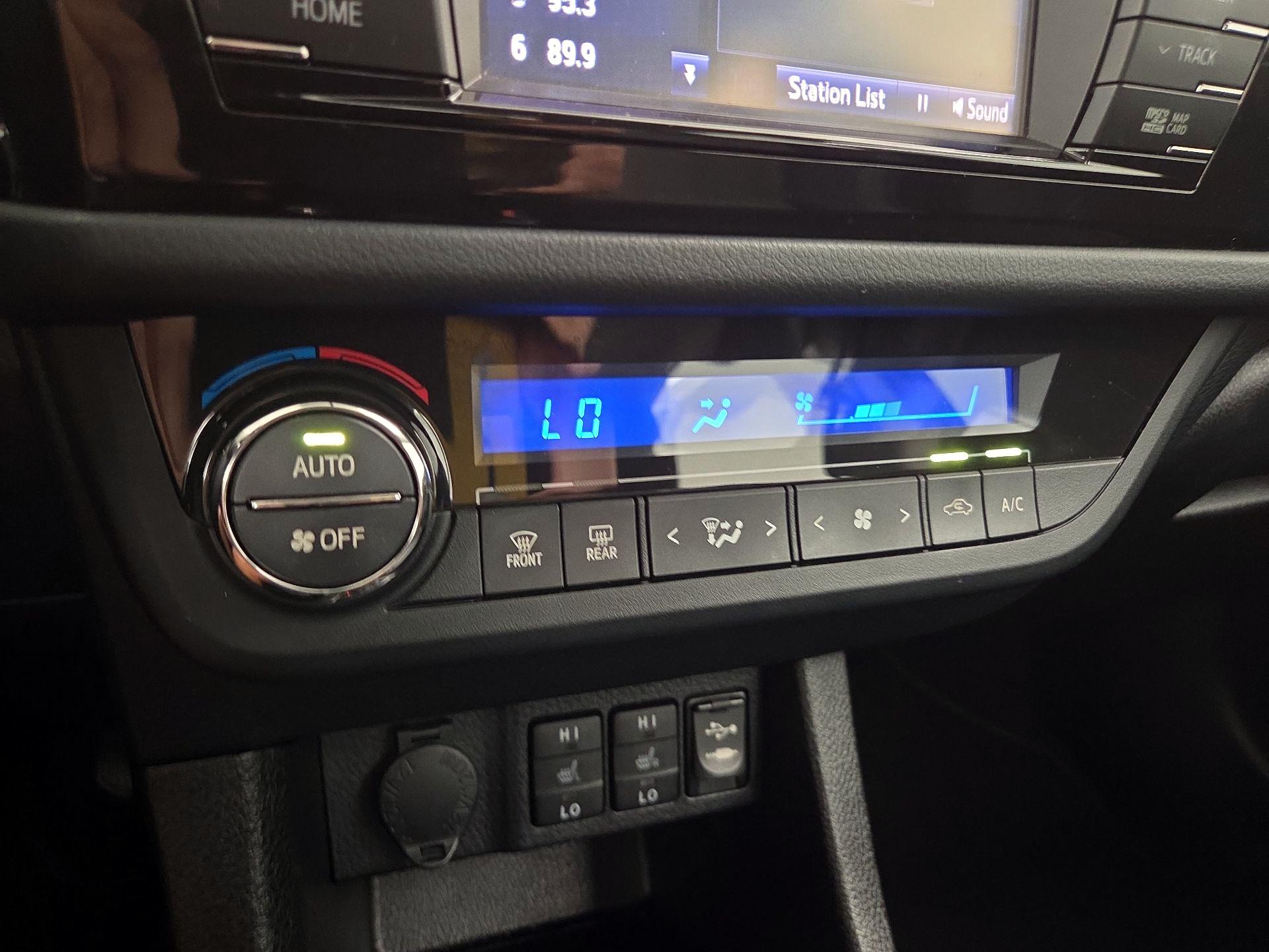 Thumbnail: 2016 Toyota Corolla - 17