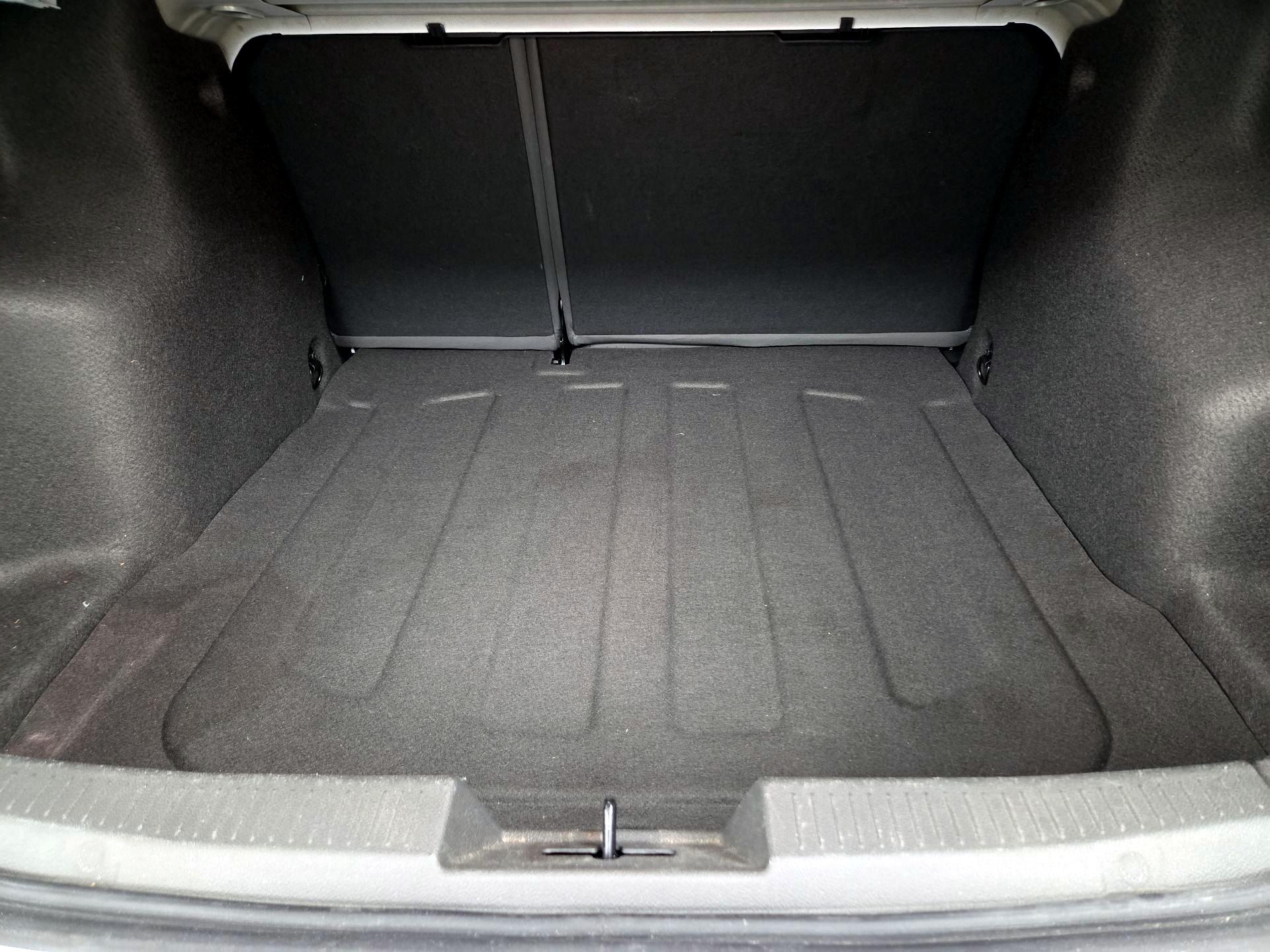 Thumbnail: 2015 Chevrolet Sonic - 18