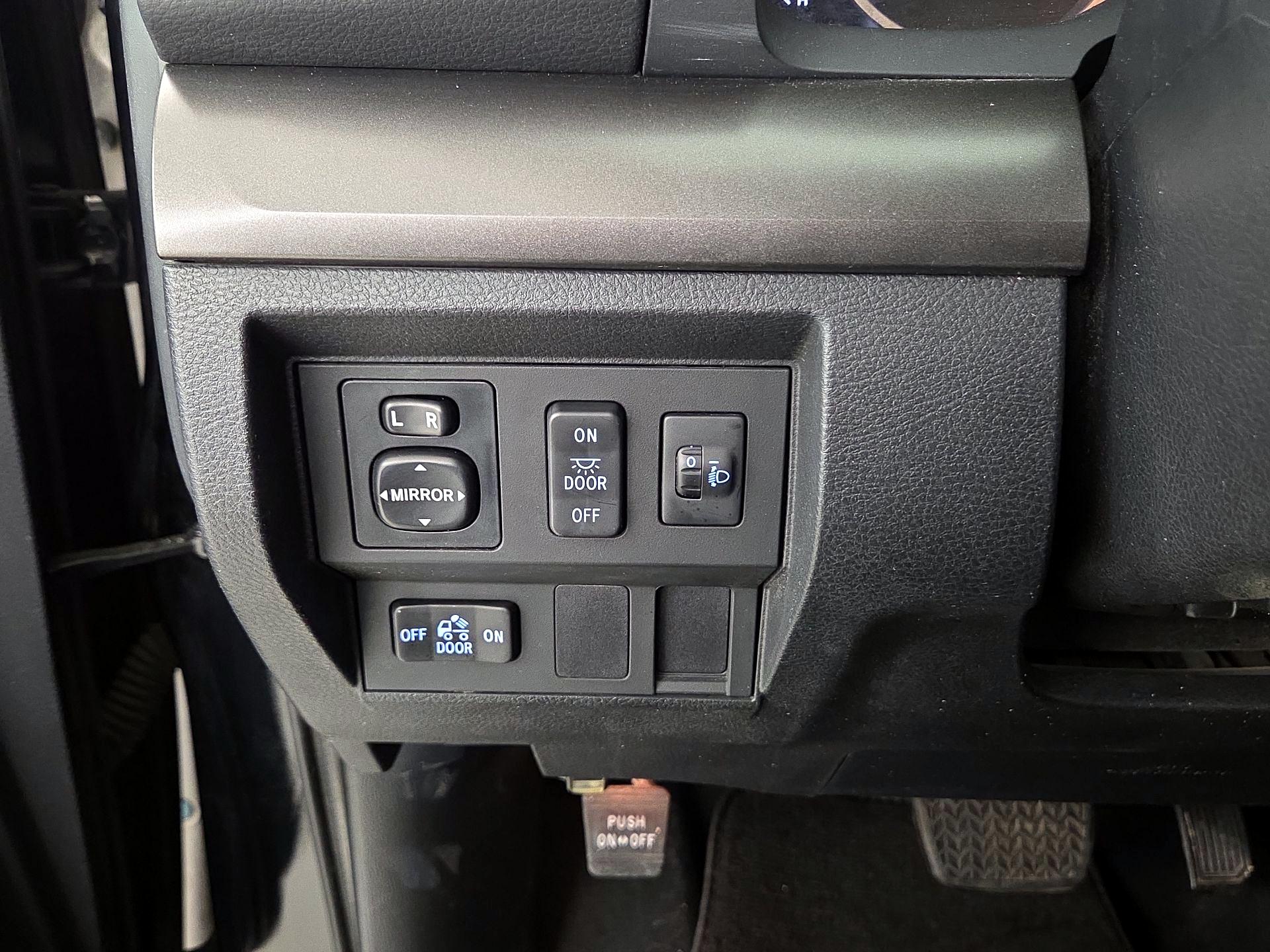 Thumbnail: 2014 Toyota Tundra - 13