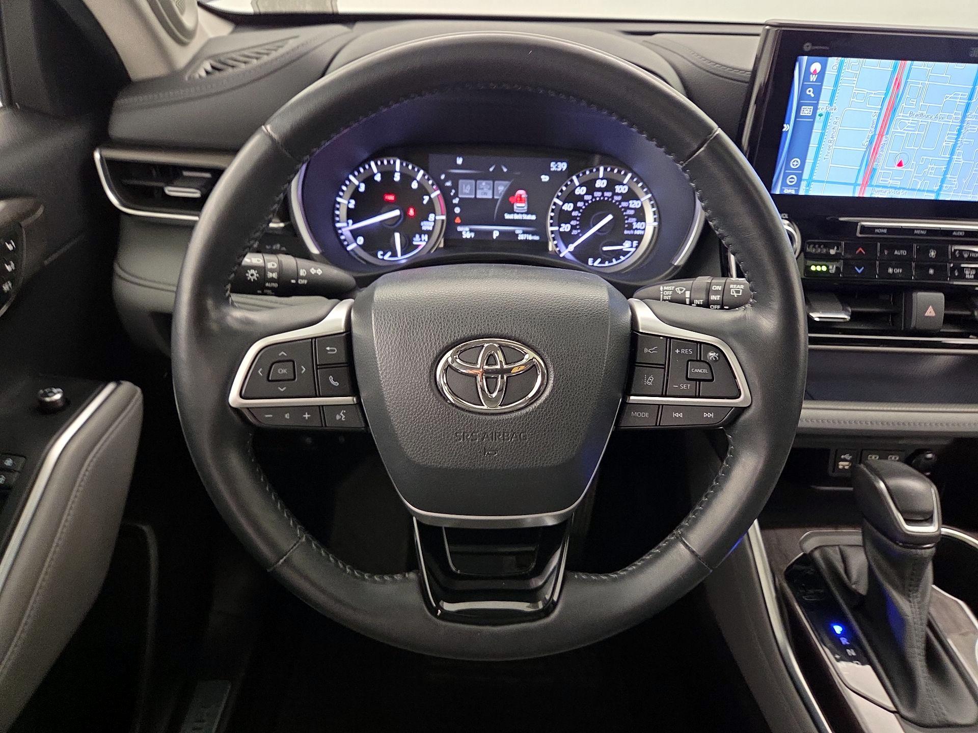 Thumbnail: 2022 Toyota Highlander - 10