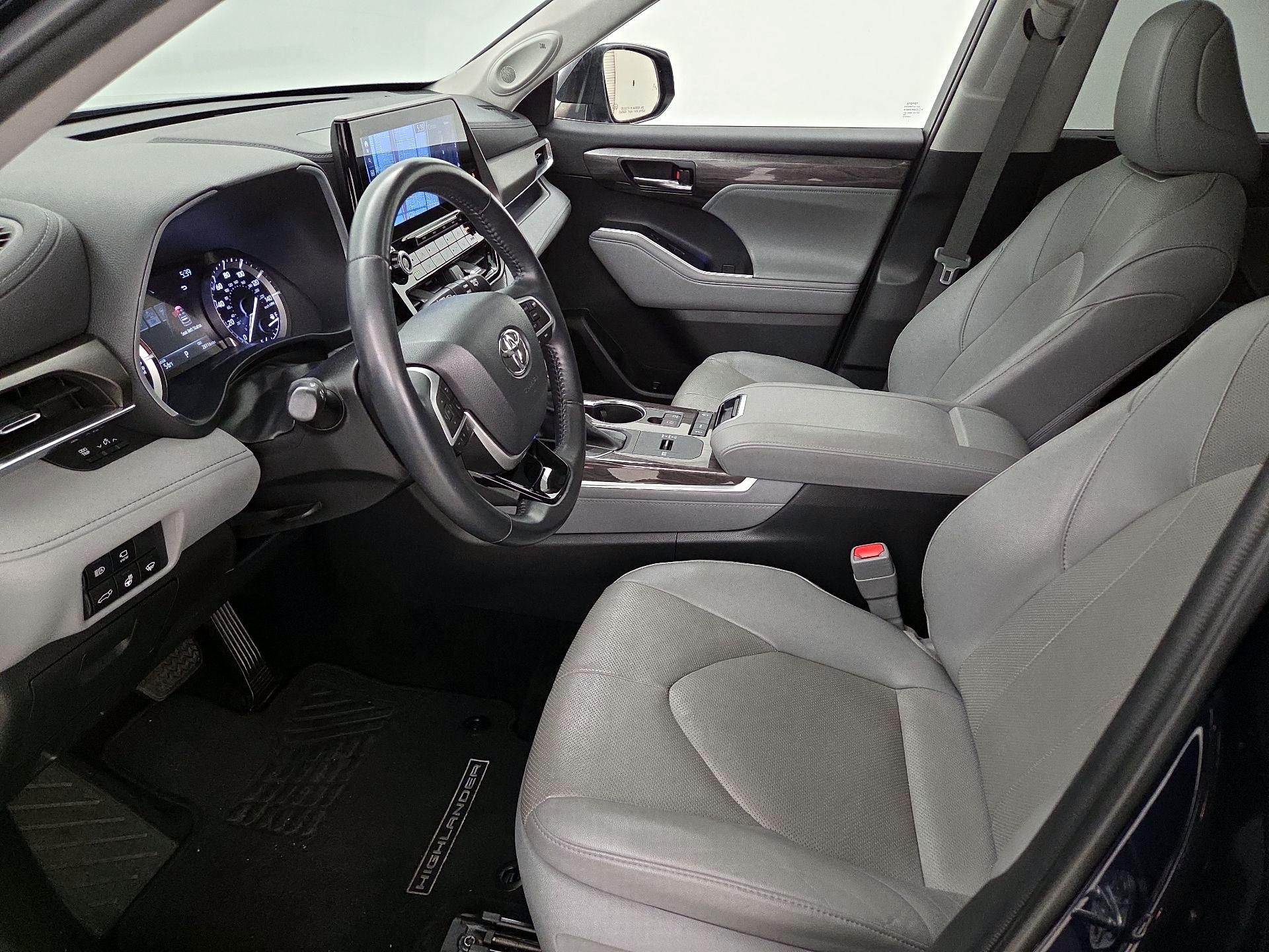 Thumbnail: 2022 Toyota Highlander - 11