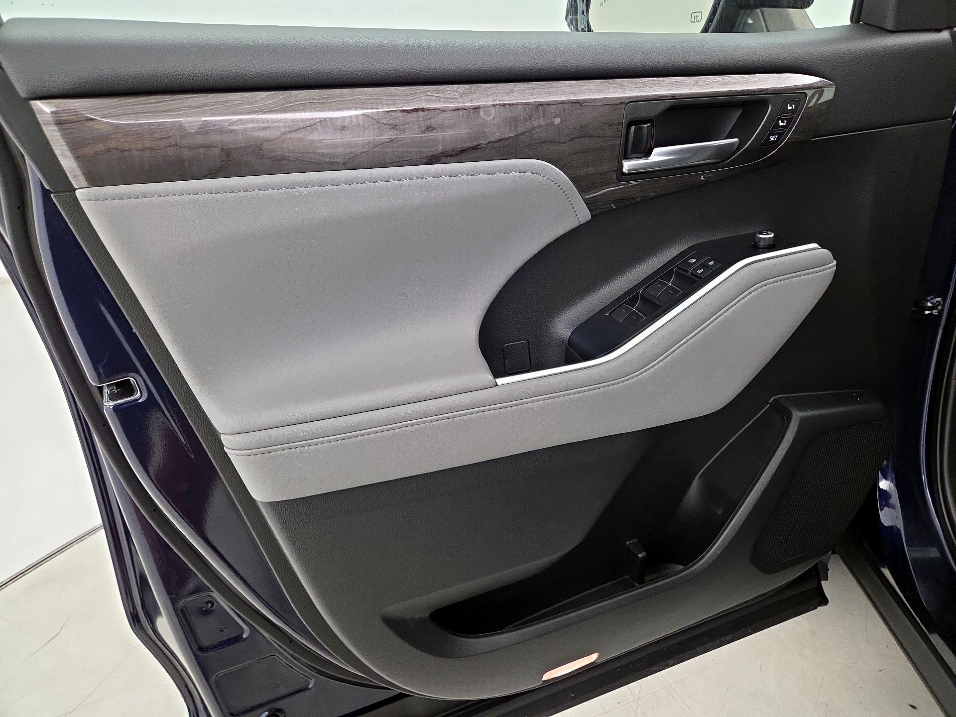 Thumbnail: 2022 Toyota Highlander - 12