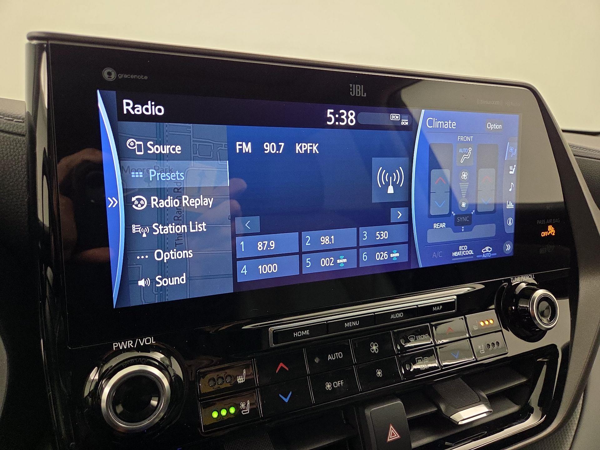 Thumbnail: 2022 Toyota Highlander - 16