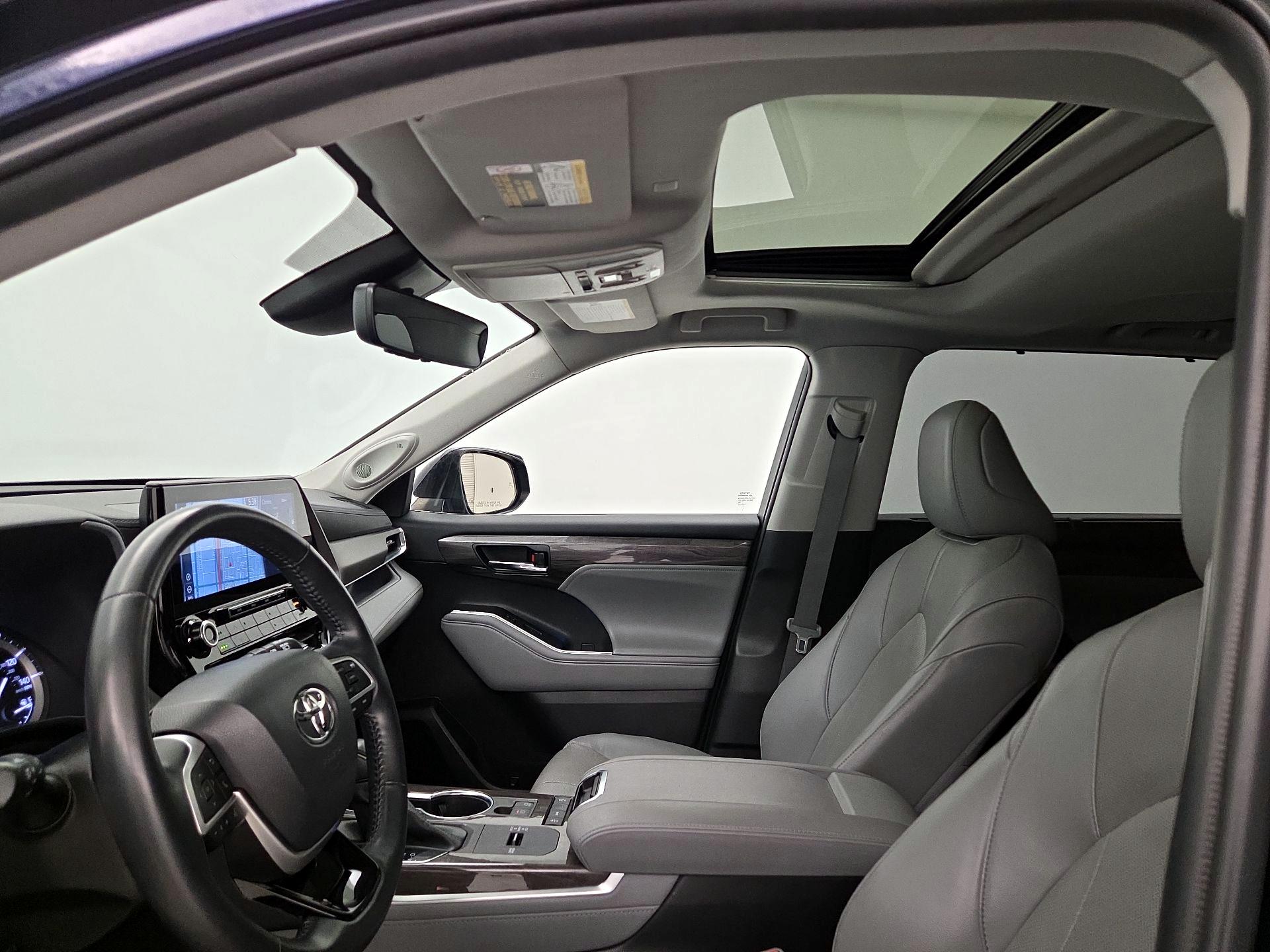 Thumbnail: 2022 Toyota Highlander - 20