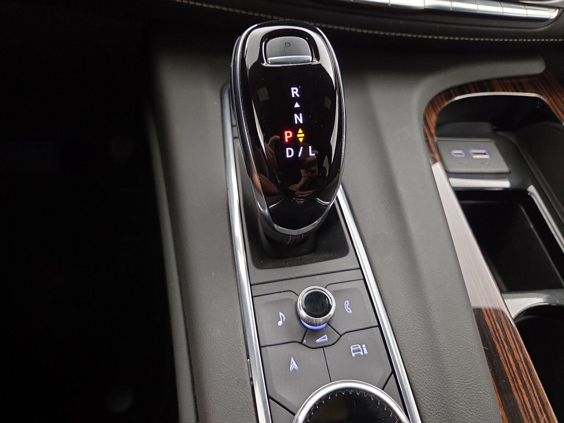 Thumbnail: 2022 Cadillac Escalade - 18