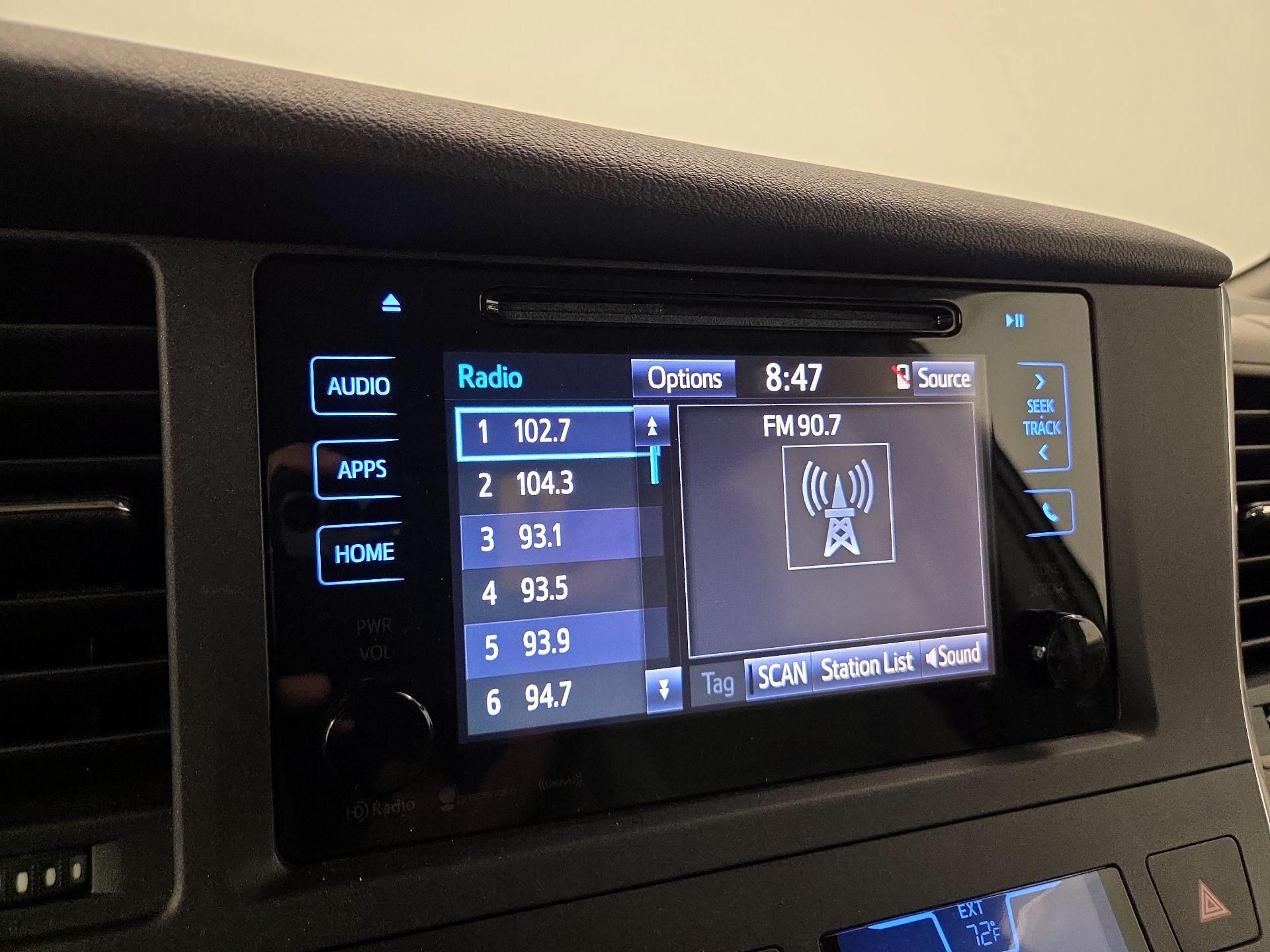 Thumbnail: 2017 Toyota Sienna - 15