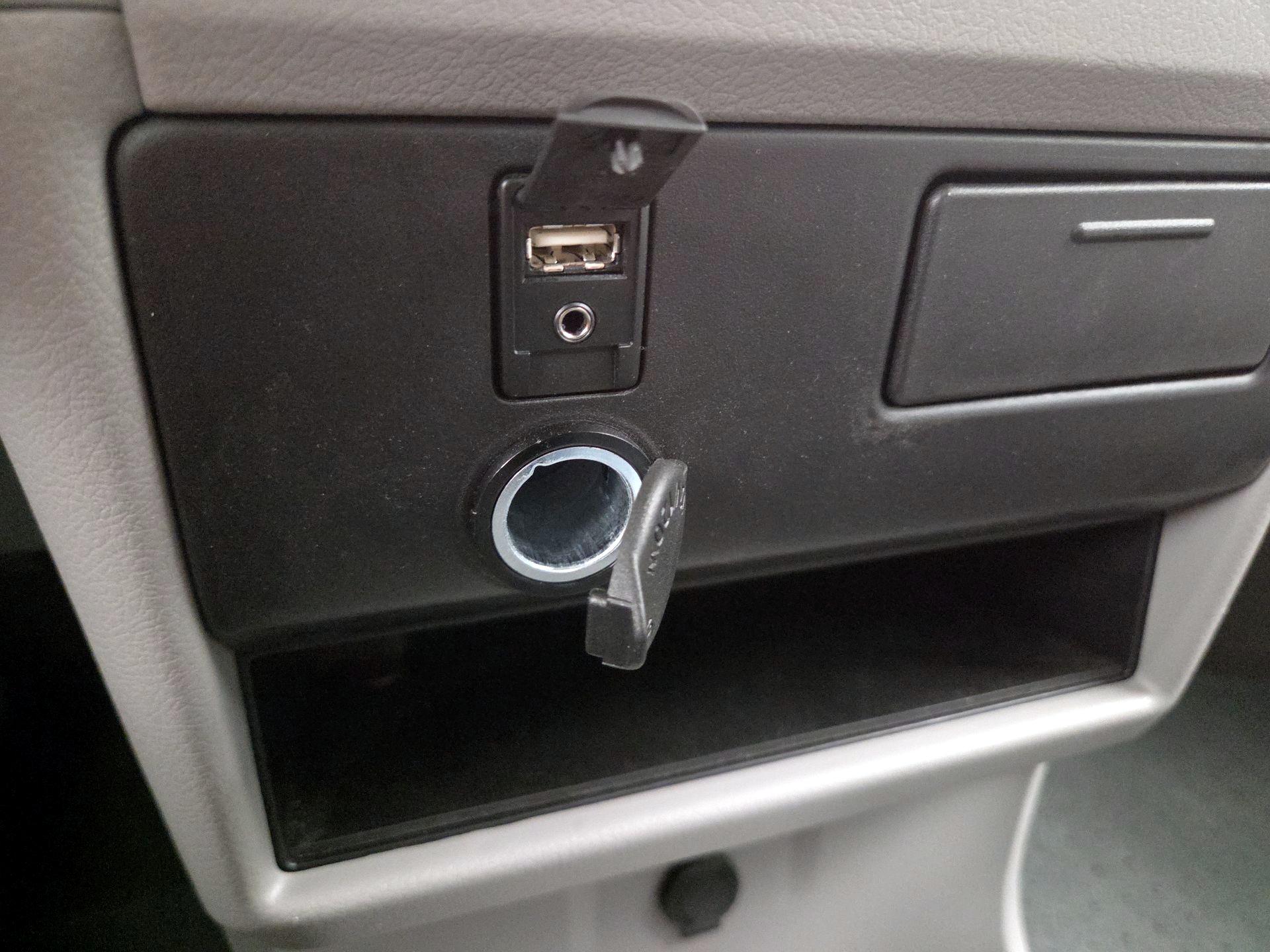 Thumbnail: 2017 Toyota Sienna - 18