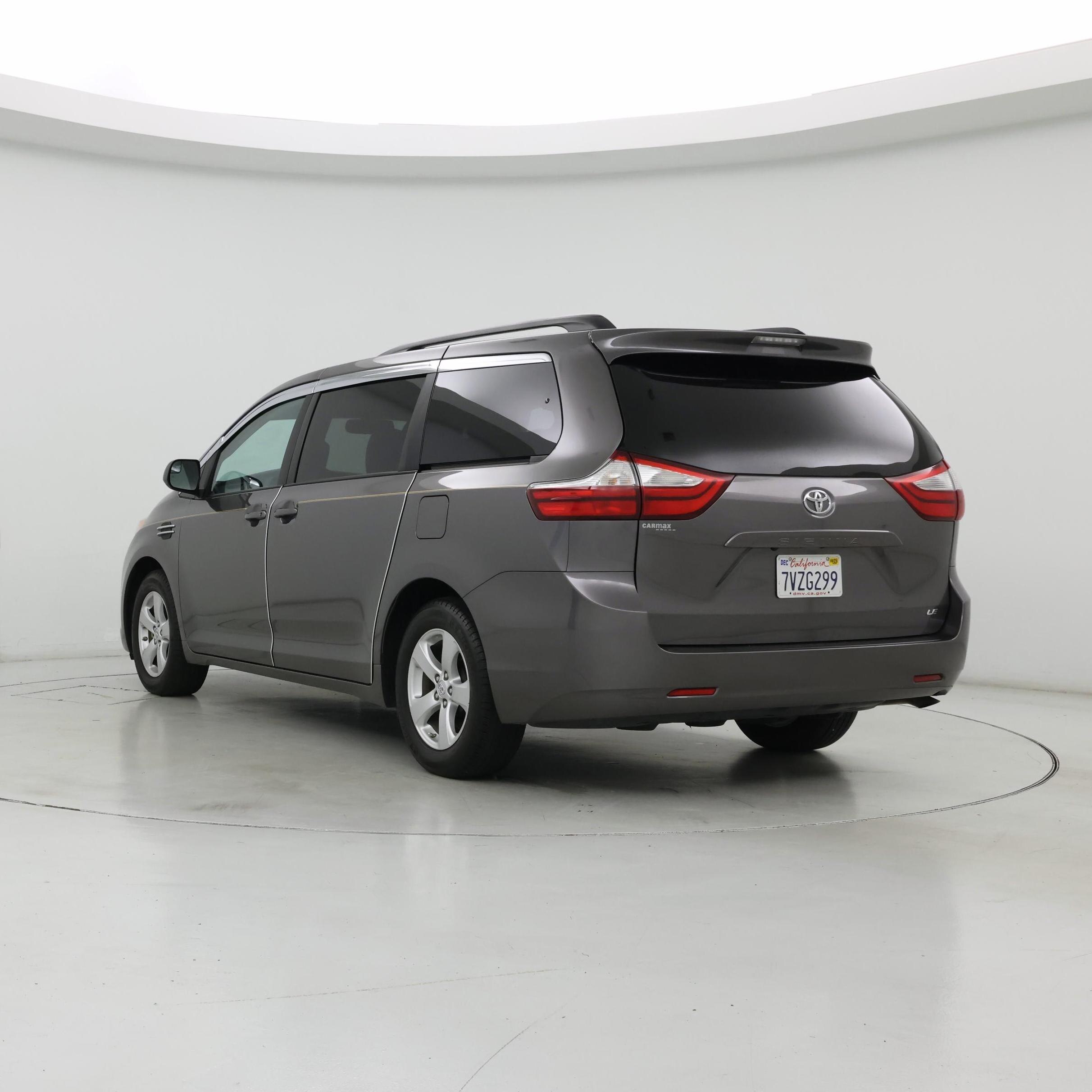 Thumbnail: 2017 Toyota Sienna - 2