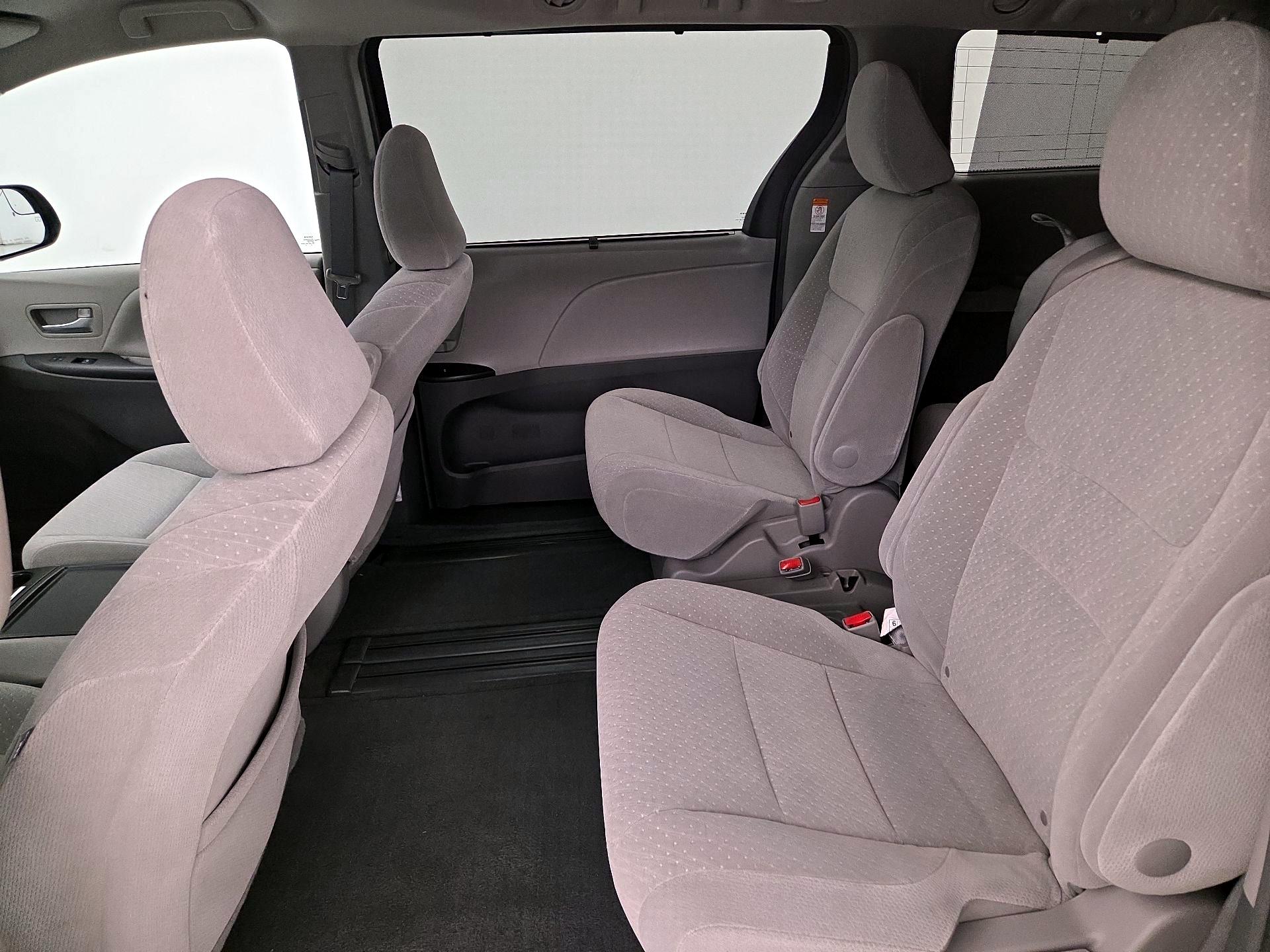 Thumbnail: 2017 Toyota Sienna - 19