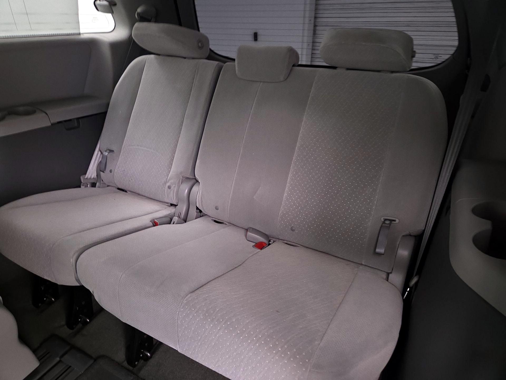 Thumbnail: 2017 Toyota Sienna - 20