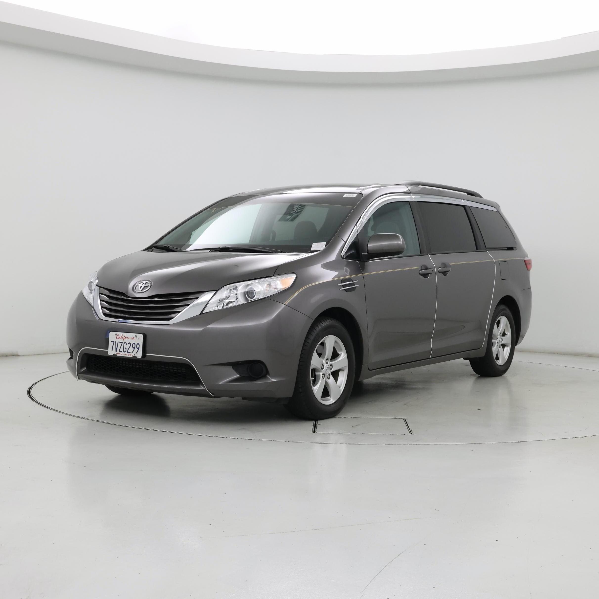 Thumbnail: 2017 Toyota Sienna - 4