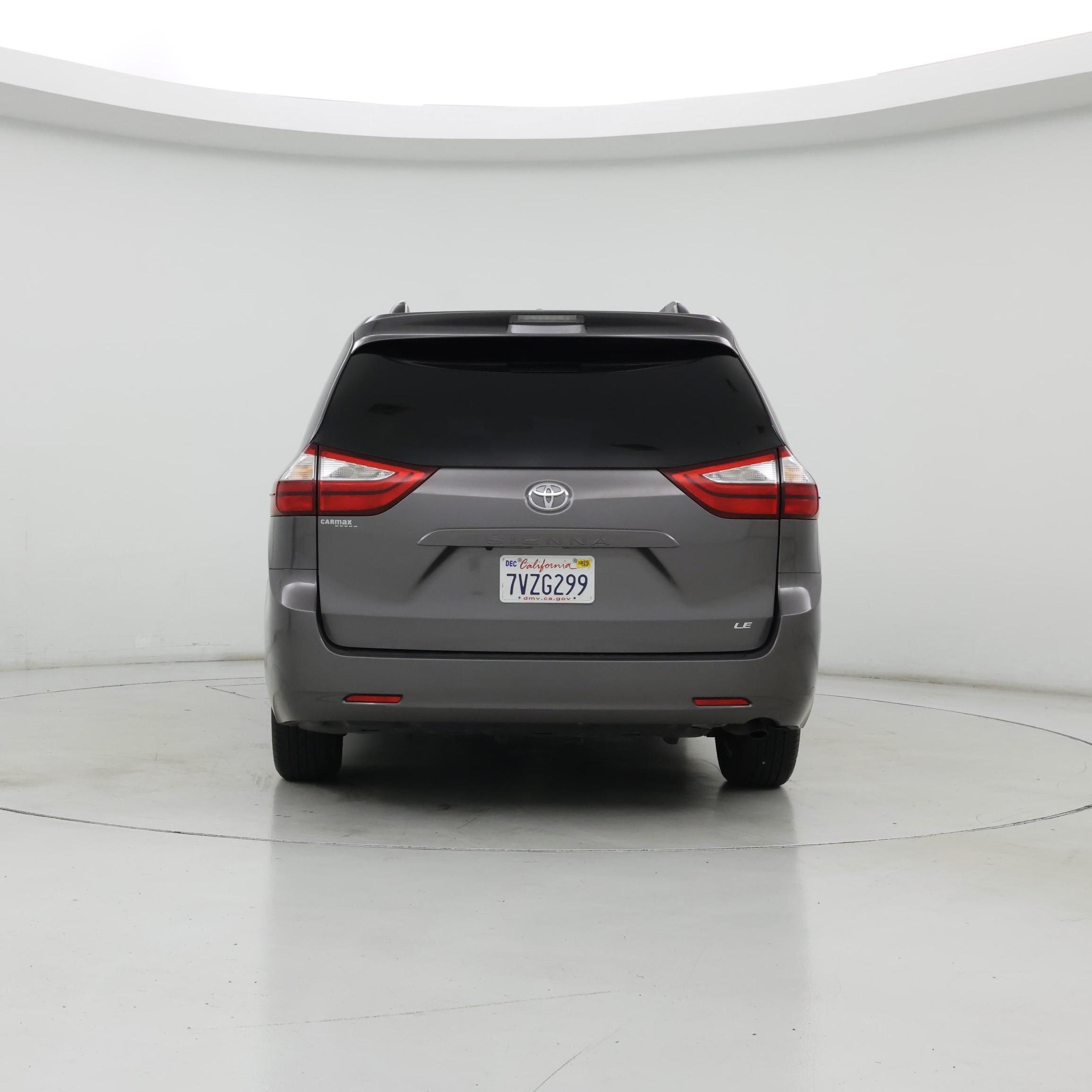 Thumbnail: 2017 Toyota Sienna - 6