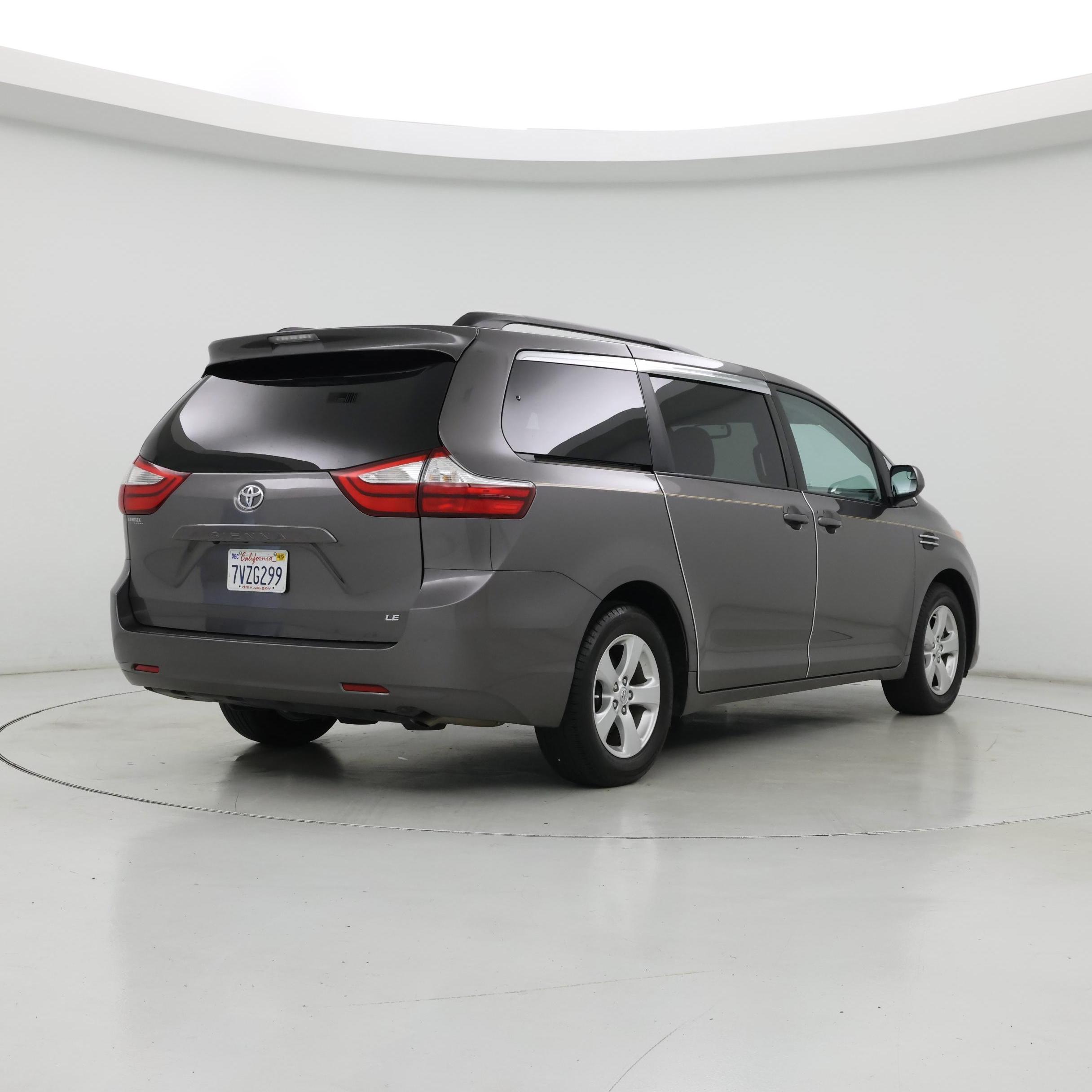 Thumbnail: 2017 Toyota Sienna - 8