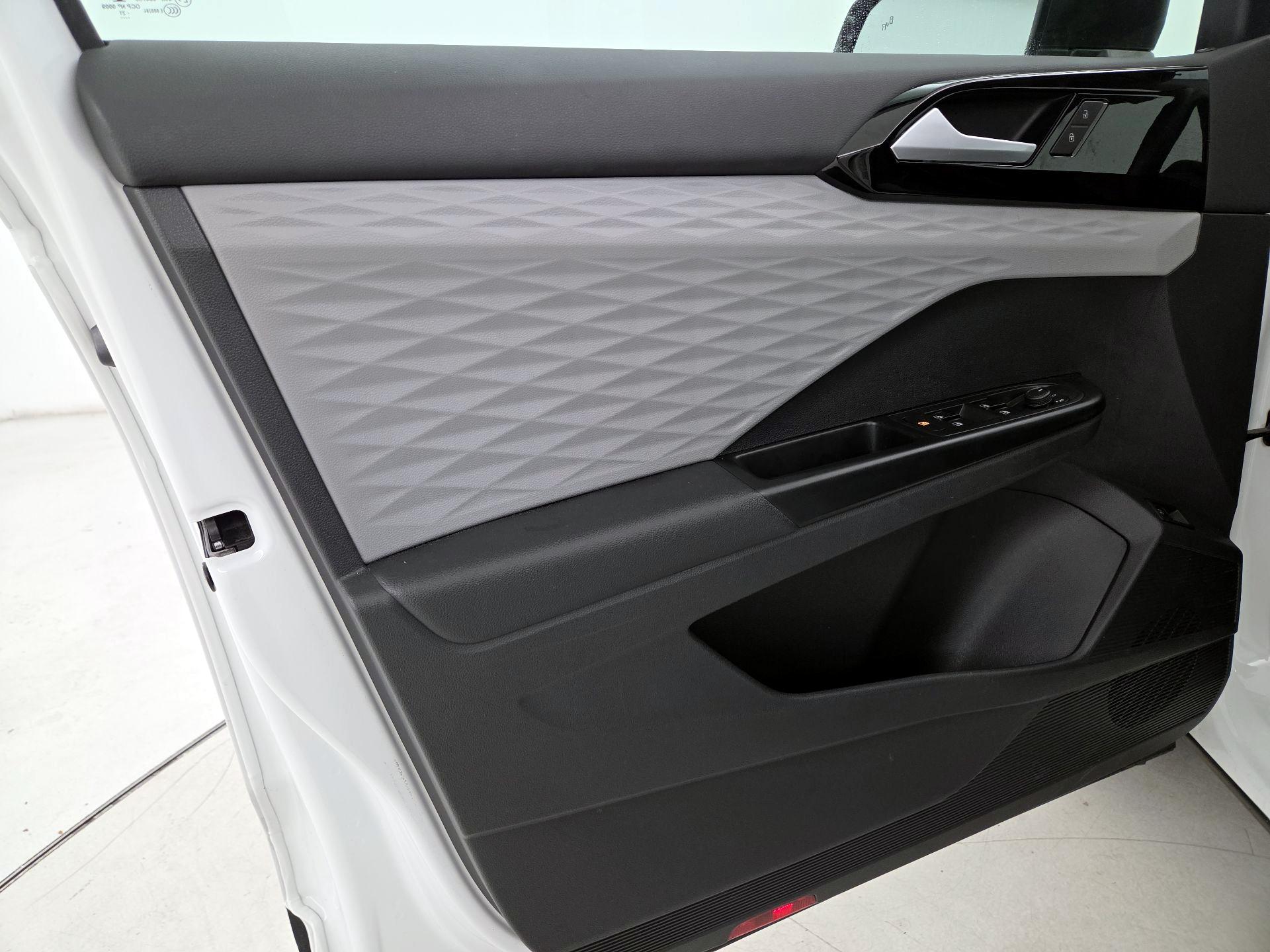 Thumbnail: 2022 Volkswagen Taos - 12