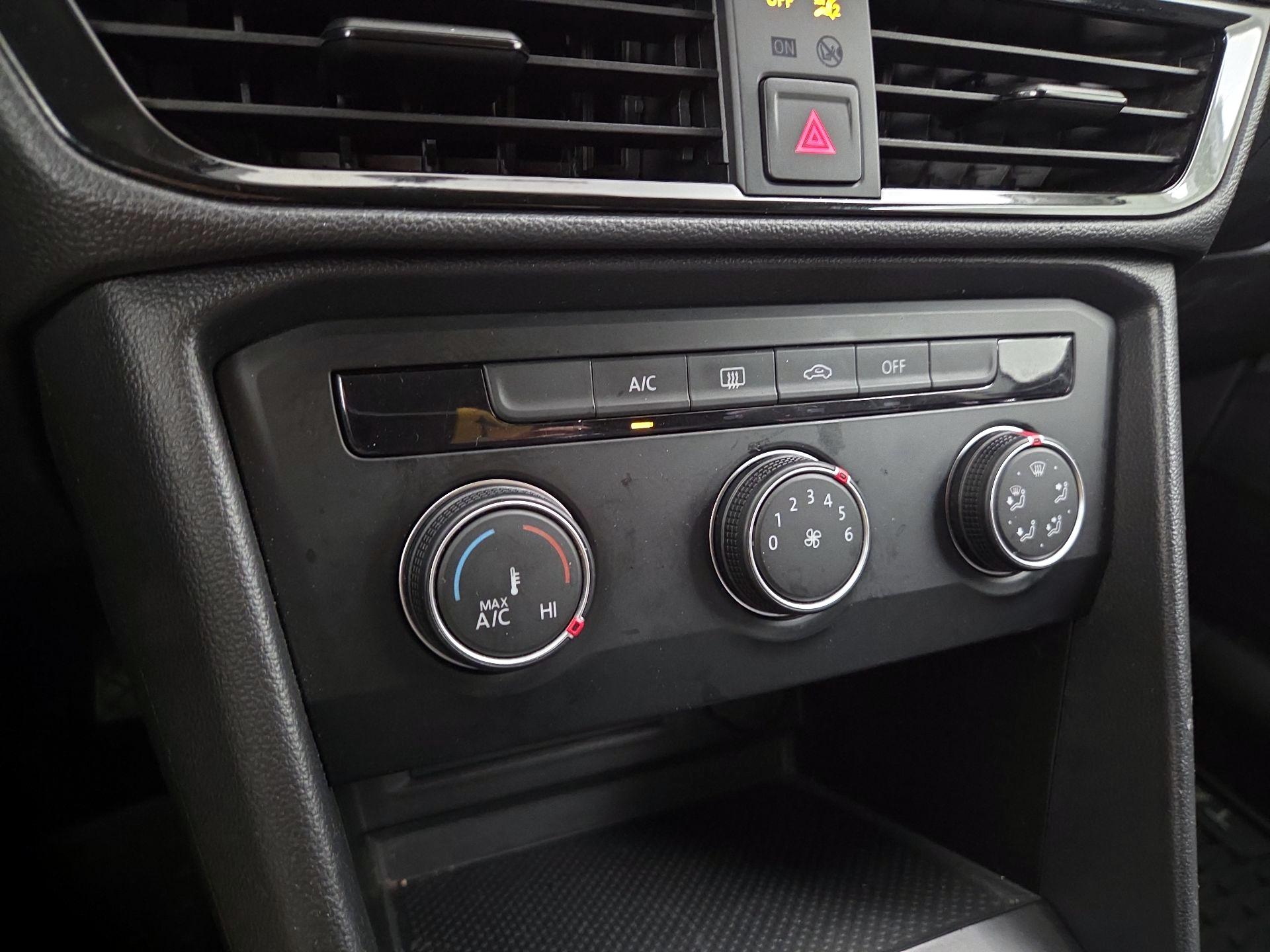 Thumbnail: 2022 Volkswagen Taos - 16