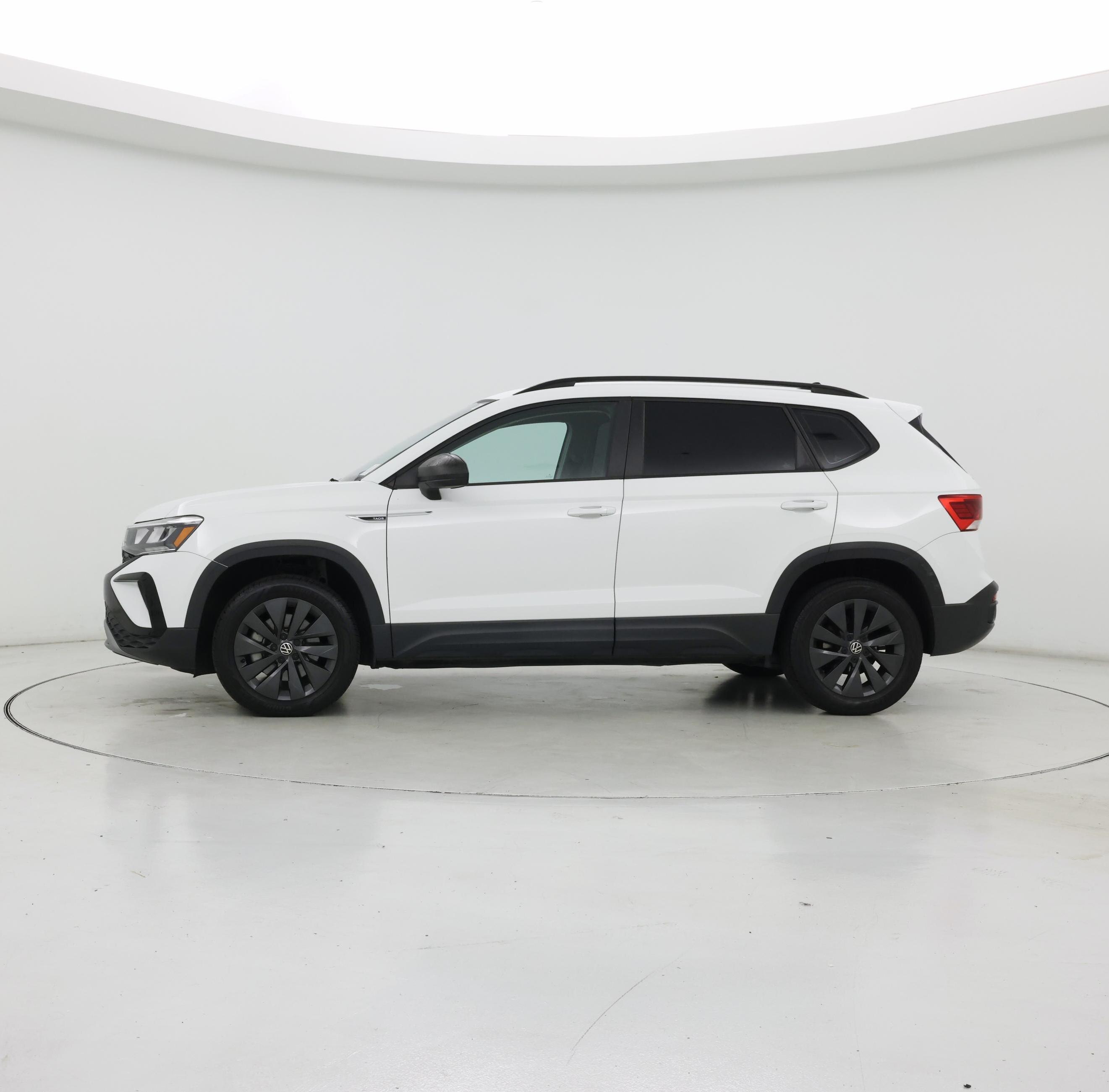 Thumbnail: 2022 Volkswagen Taos - 3