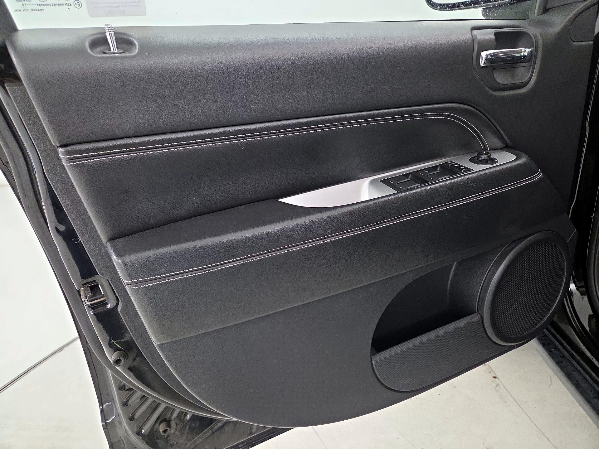 Thumbnail: 2016 Jeep Compass - 12