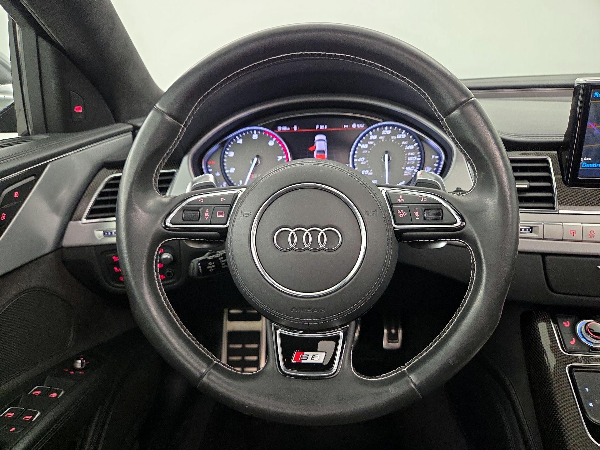 Thumbnail: 2015 Audi S8 - 10