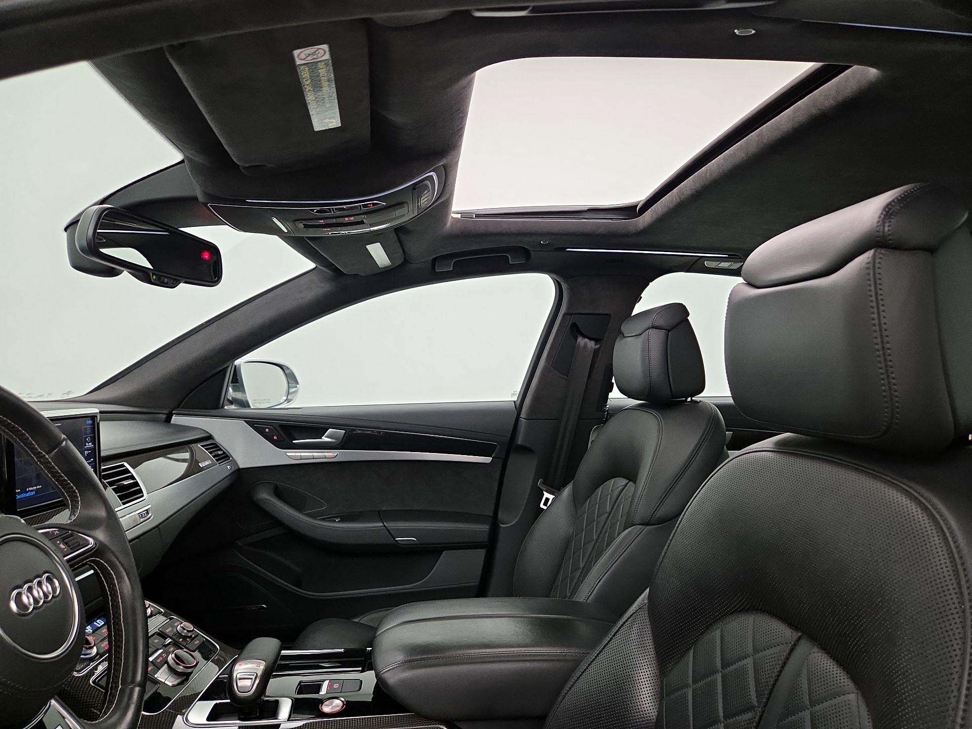 Thumbnail: 2015 Audi S8 - 20