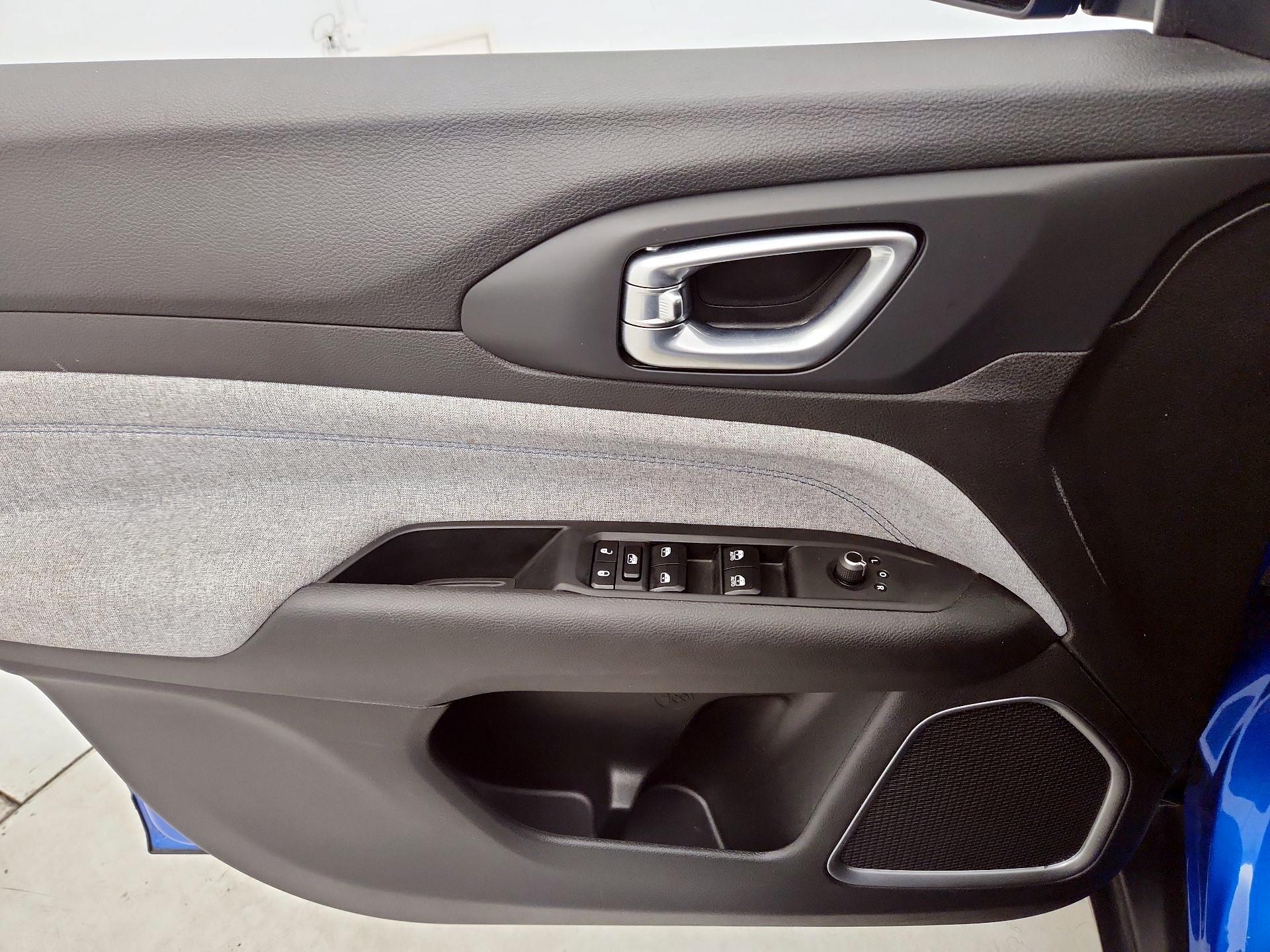 Thumbnail: 2023 Jeep Compass - 12