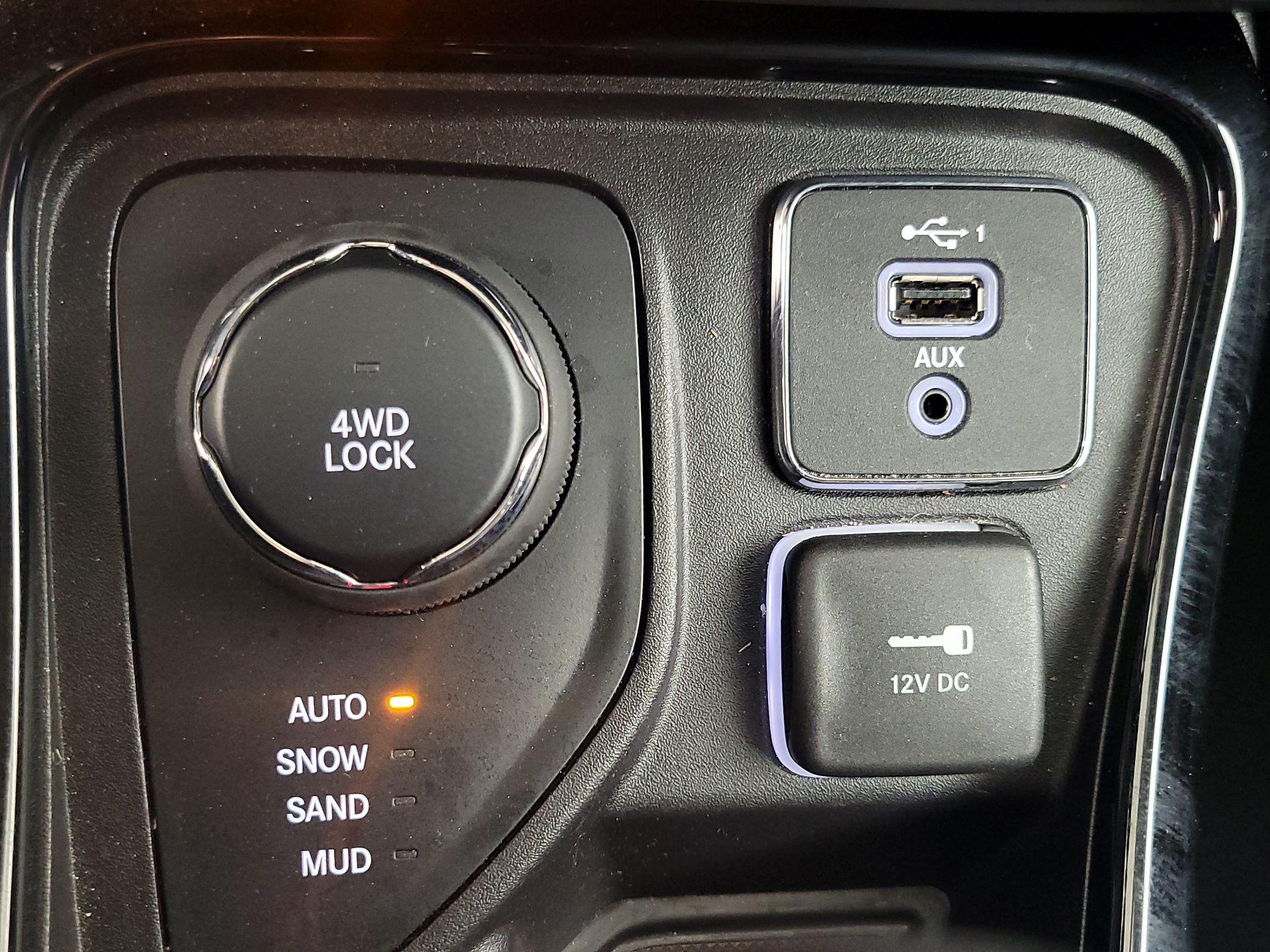 Thumbnail: 2020 Jeep Compass - 18