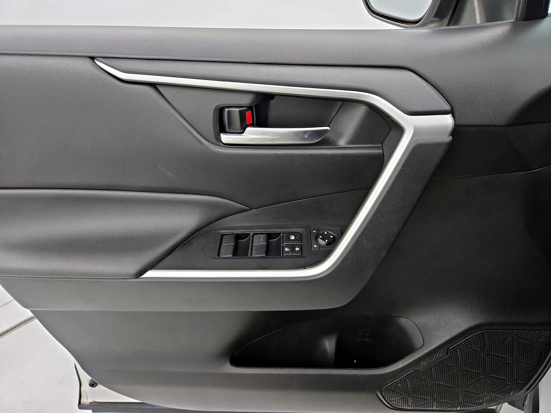 Thumbnail: 2021 Toyota RAV4 - 12