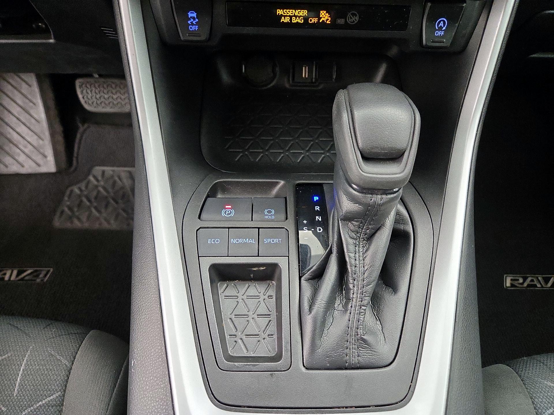 Thumbnail: 2021 Toyota RAV4 - 17