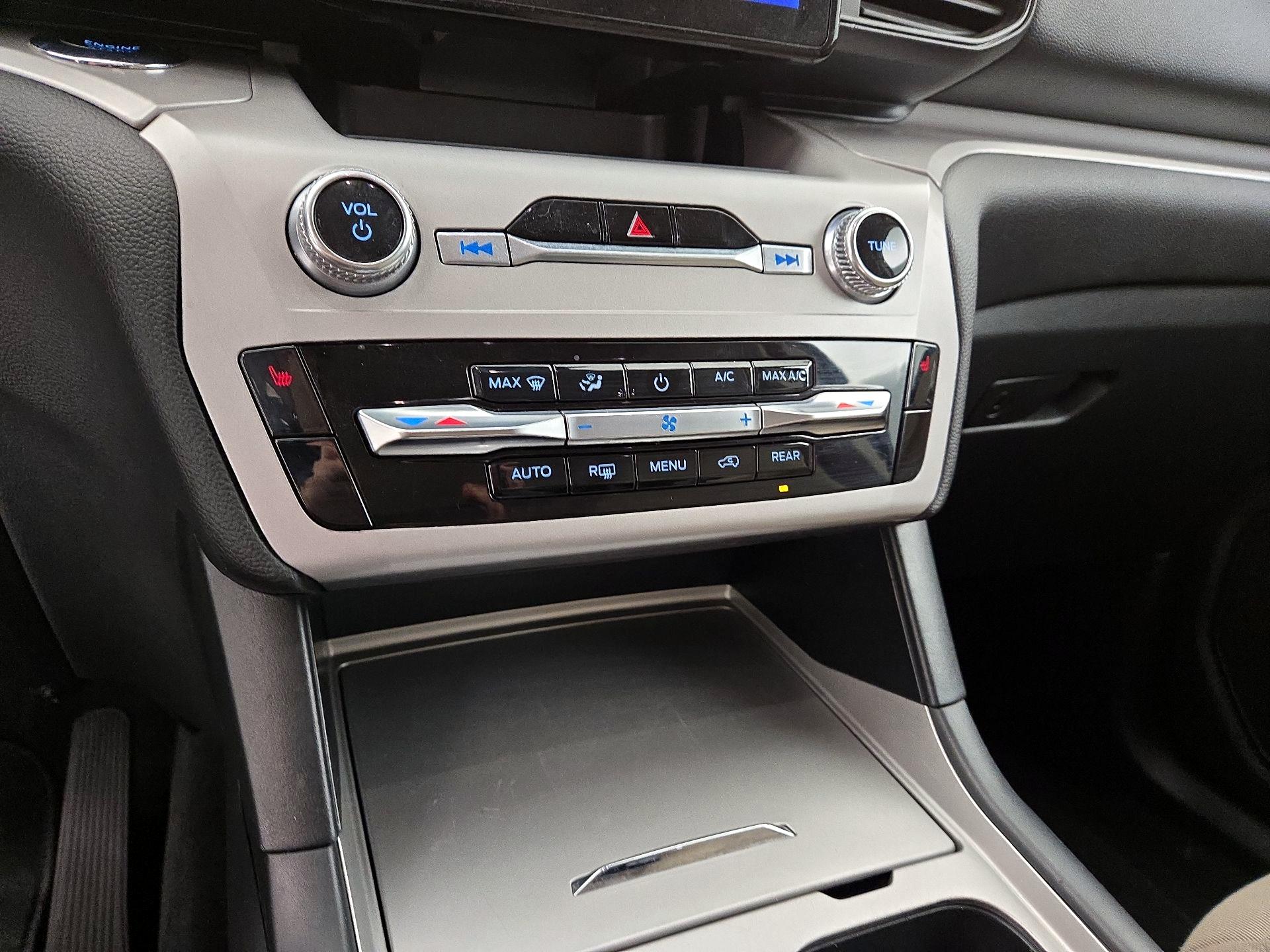 Thumbnail: 2023 Ford Explorer - 16