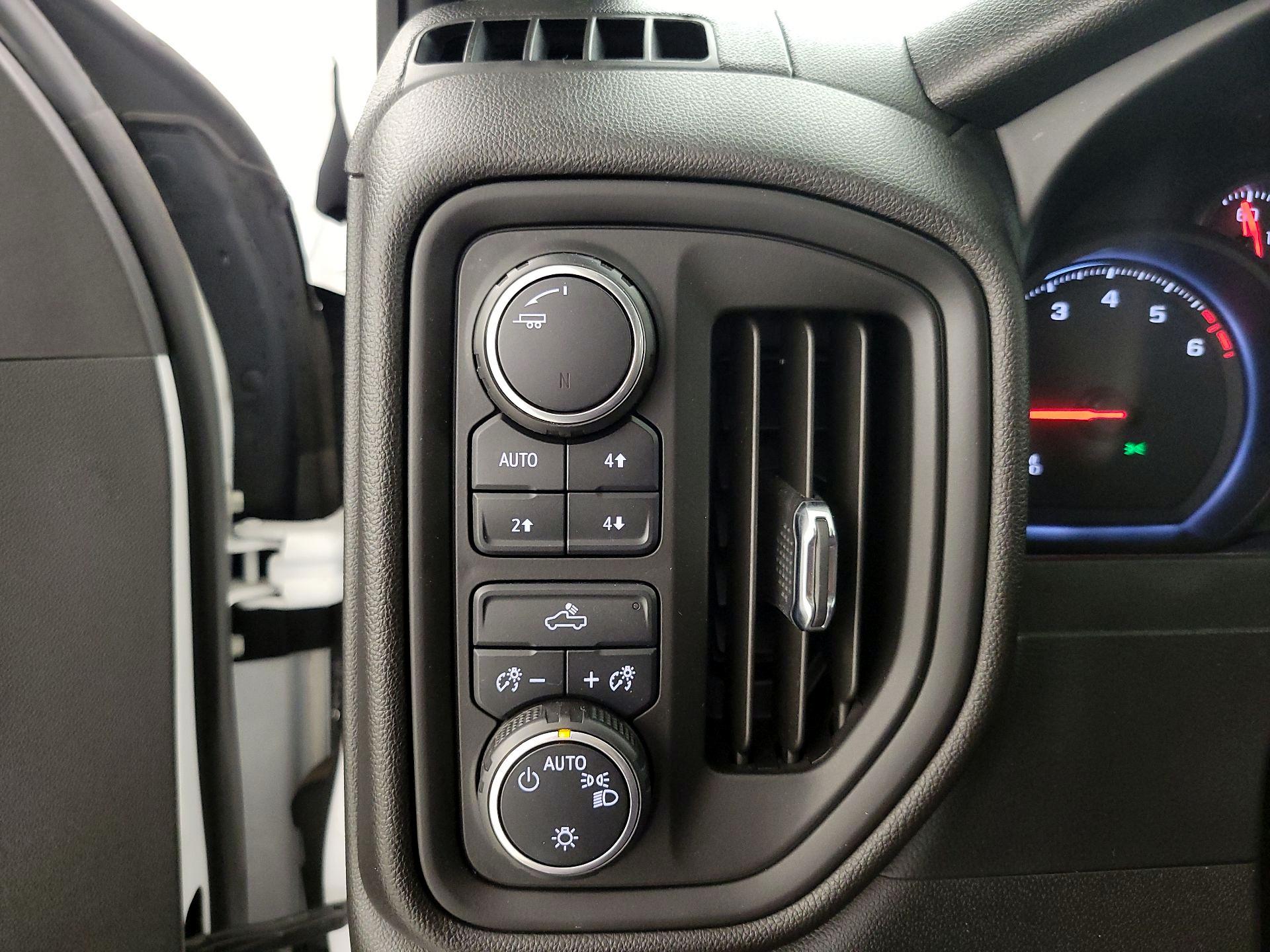 Thumbnail: 2020 Chevrolet Silverado 1500 - 13