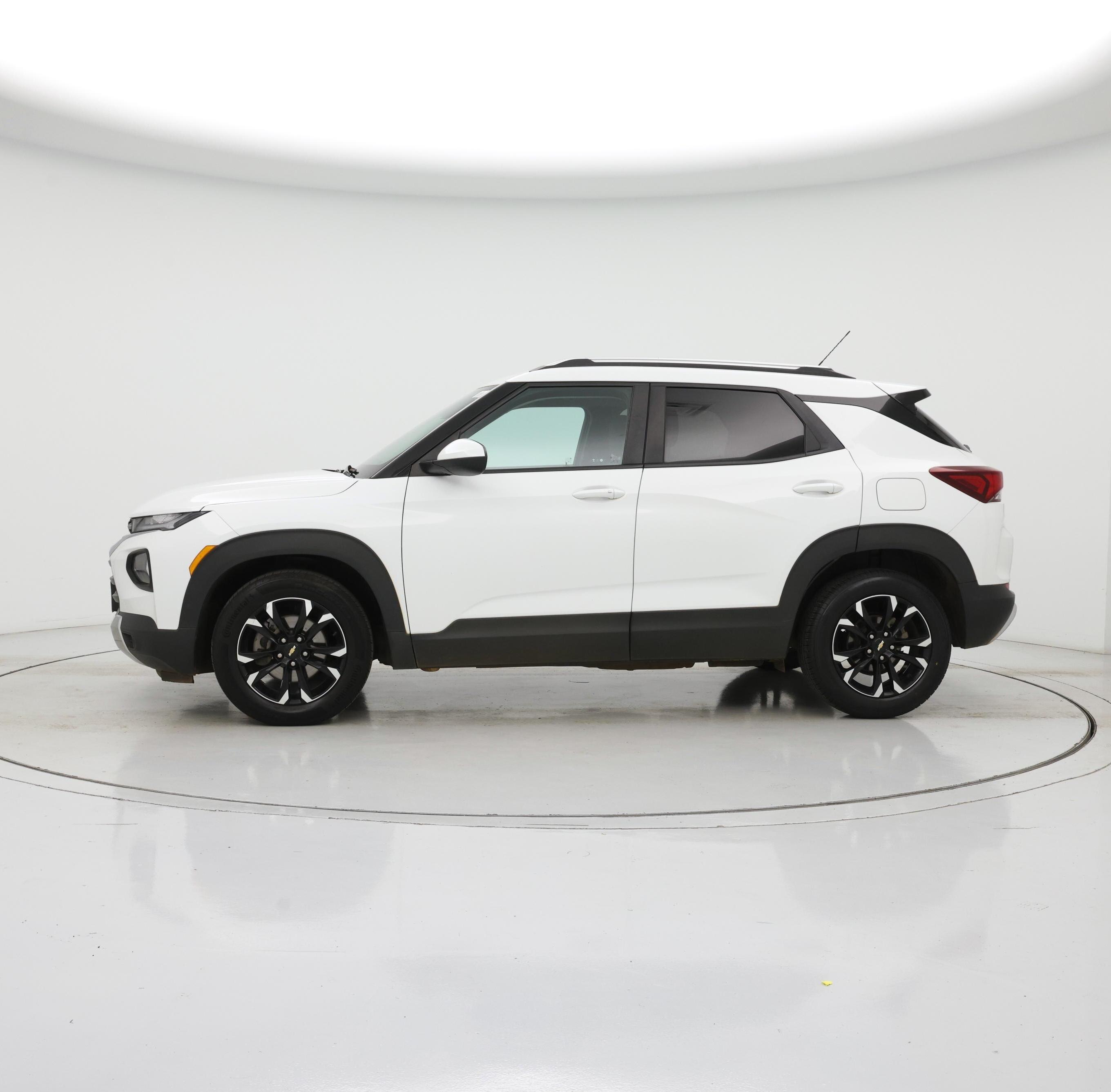 Thumbnail: 2023 Chevrolet TrailBlazer - 3