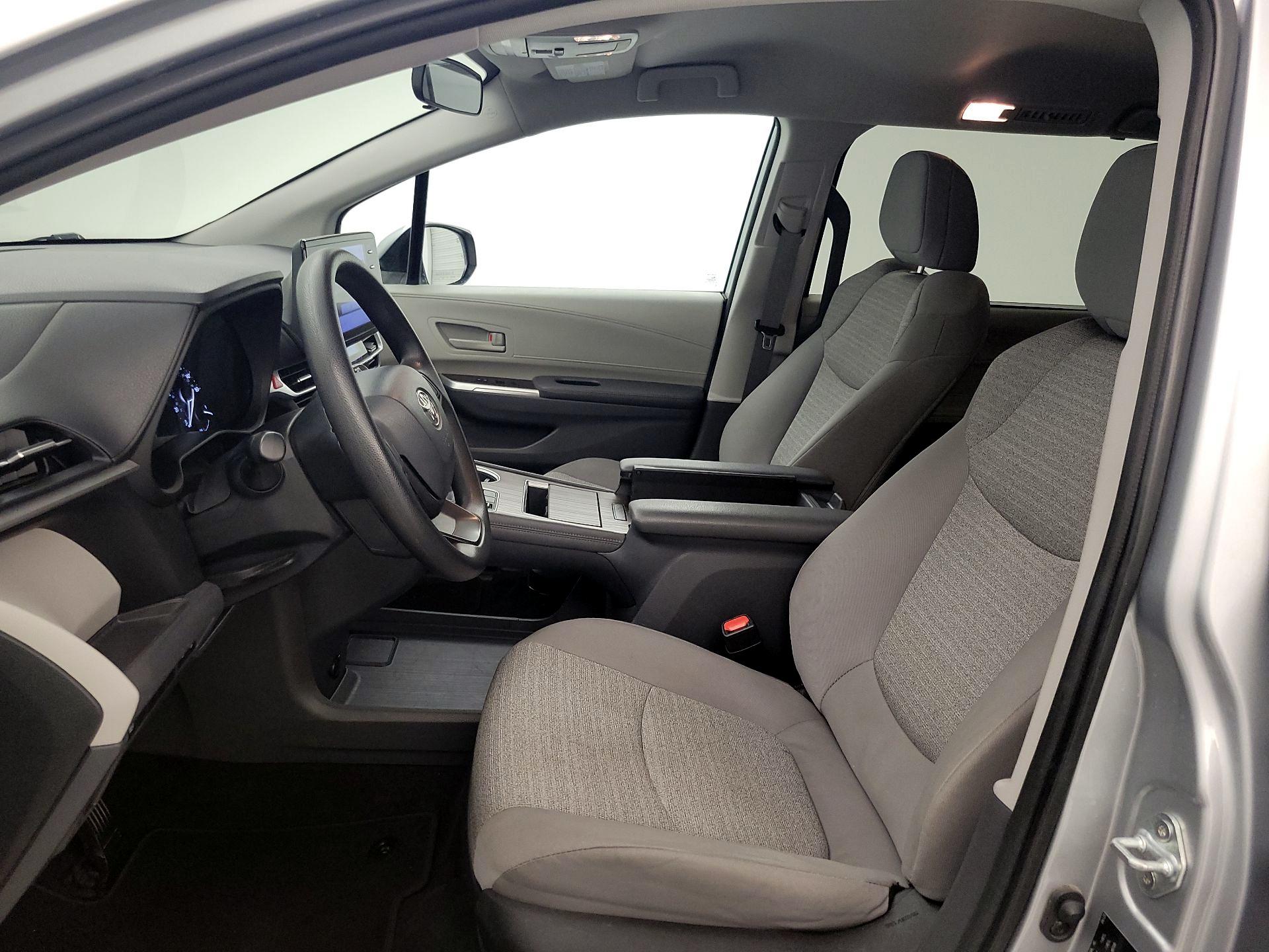 Thumbnail: 2023 Toyota Sienna - 11