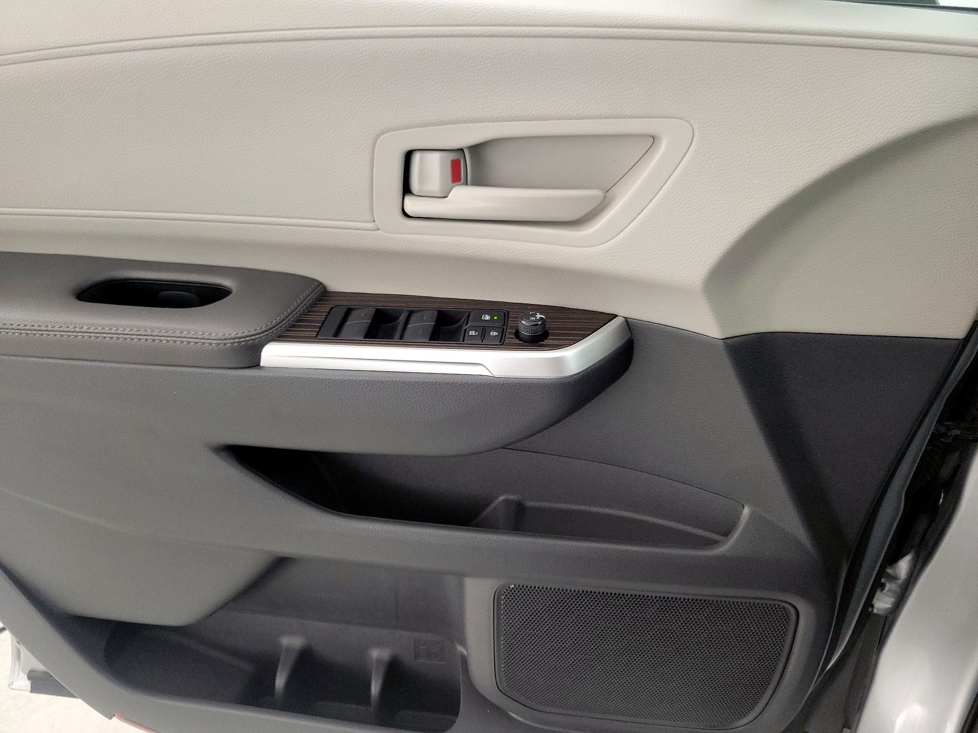 Thumbnail: 2023 Toyota Sienna - 12