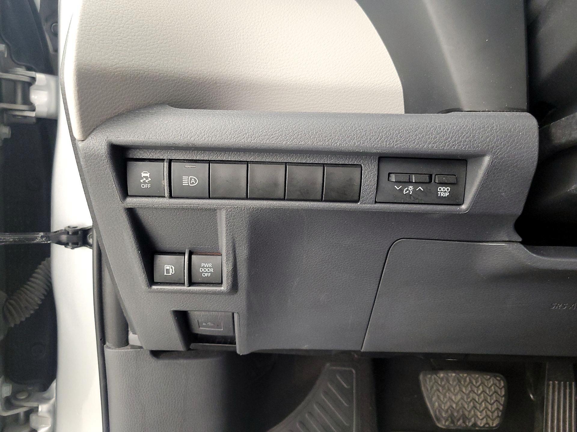 Thumbnail: 2023 Toyota Sienna - 13