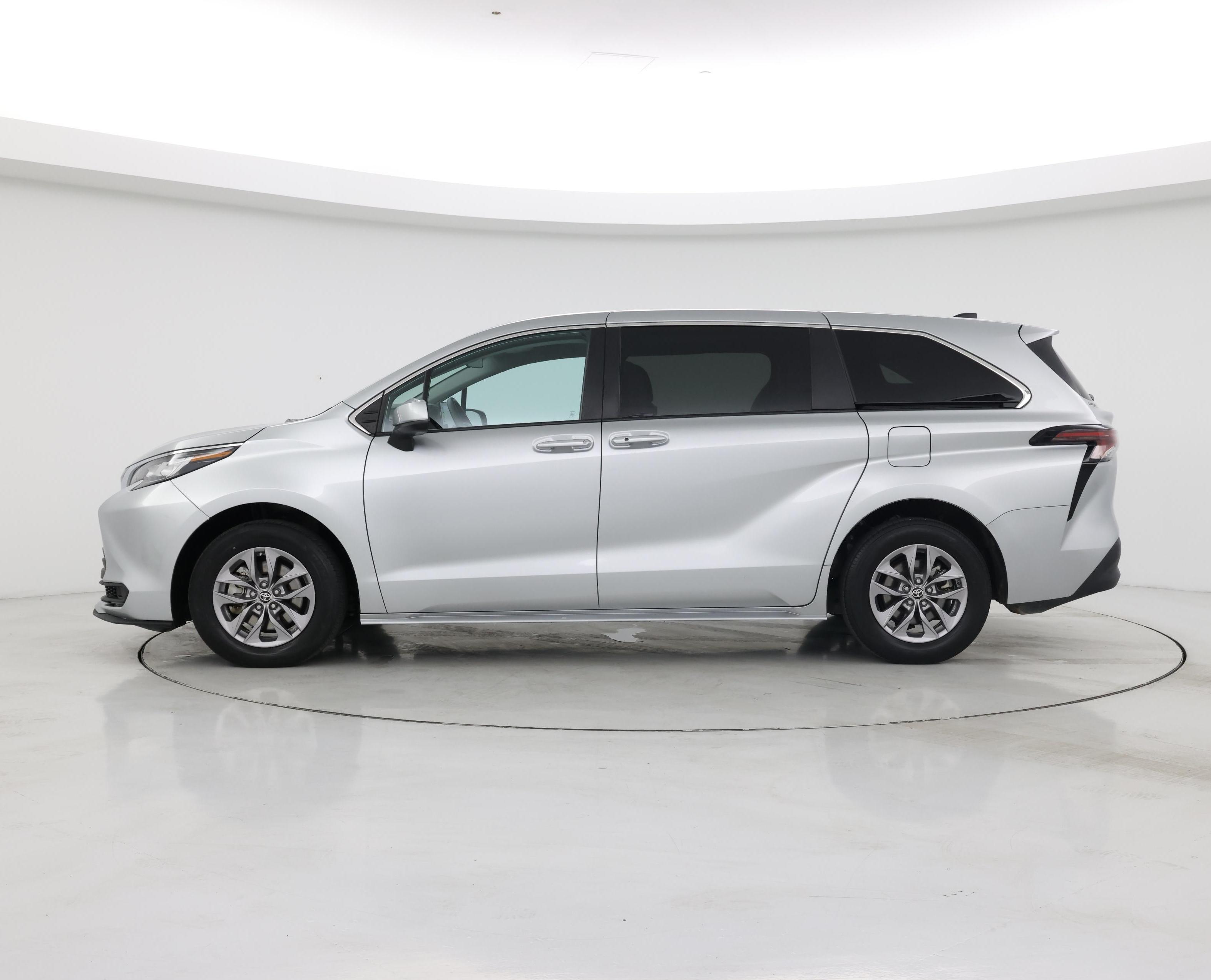 Thumbnail: 2023 Toyota Sienna - 3