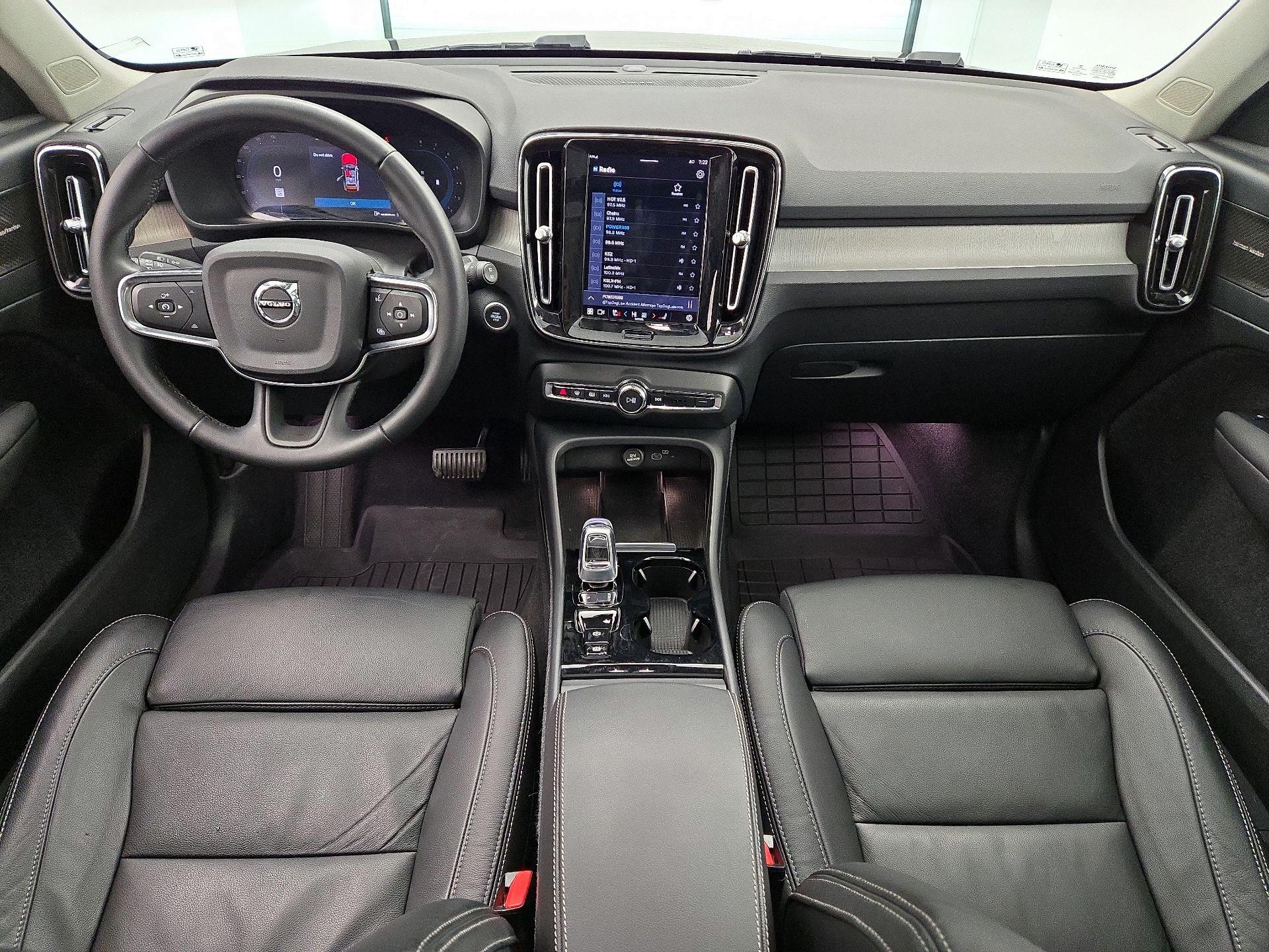 Thumbnail: 2023 Volvo XC40 - 9