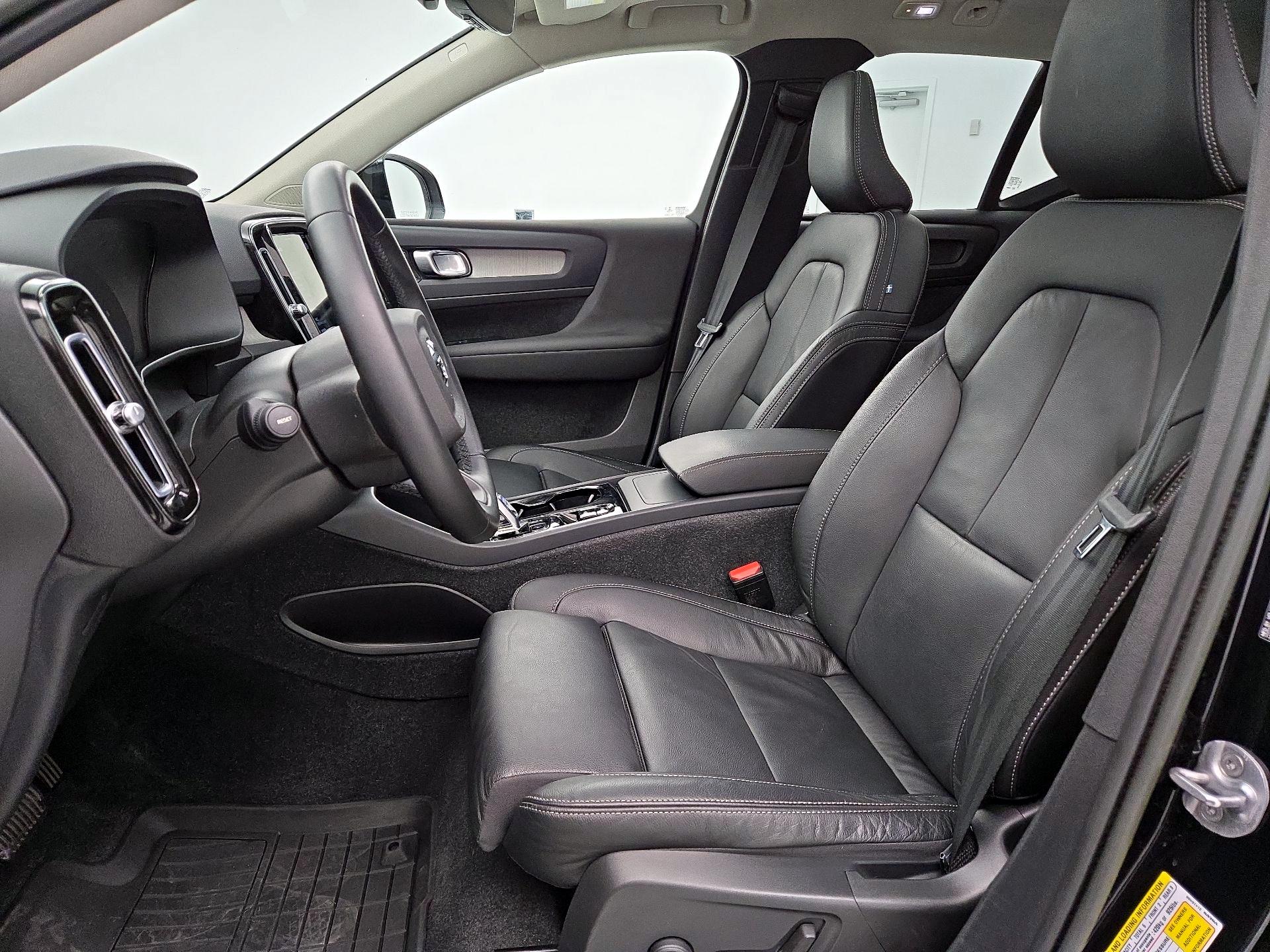 Thumbnail: 2023 Volvo XC40 - 11