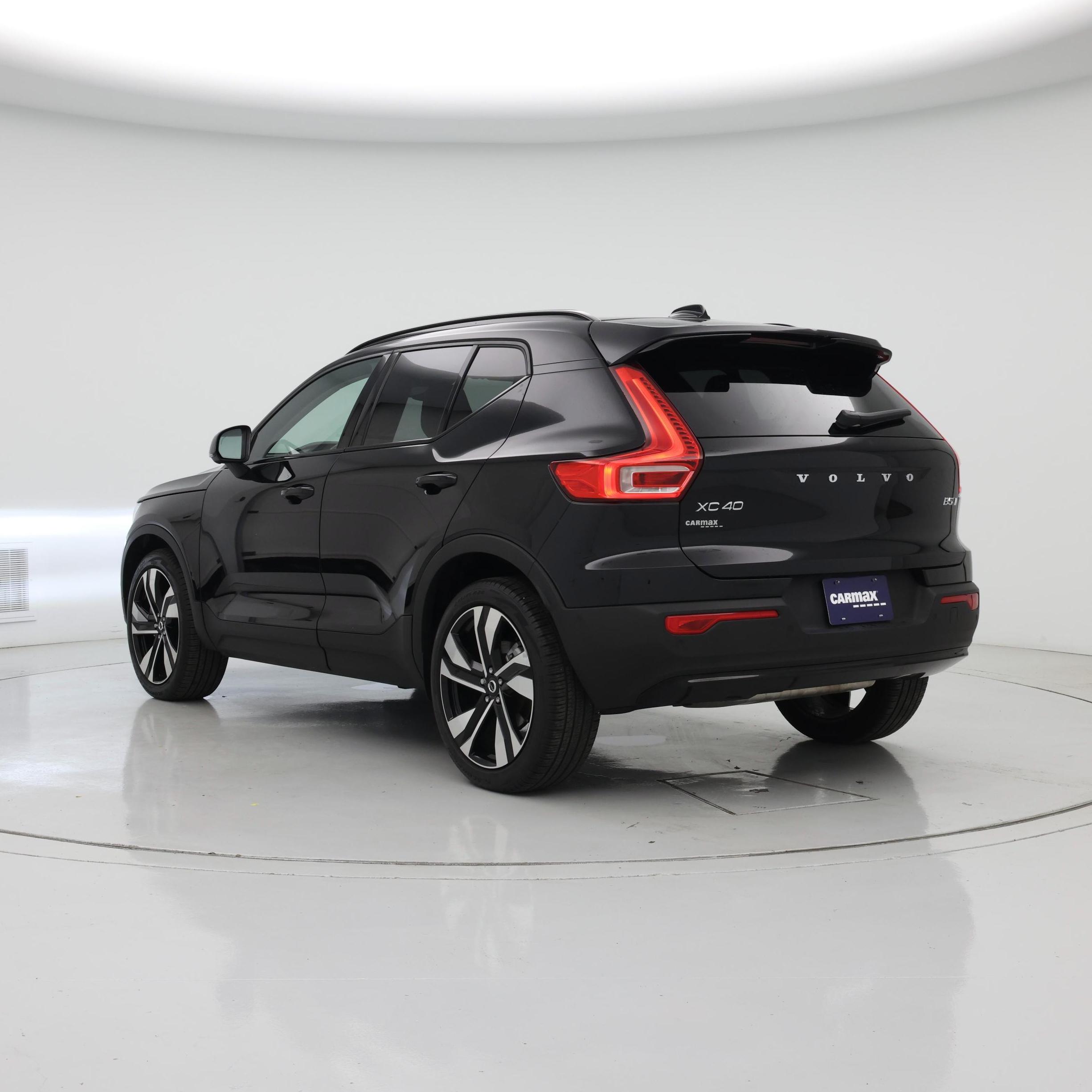 Thumbnail: 2023 Volvo XC40 - 2