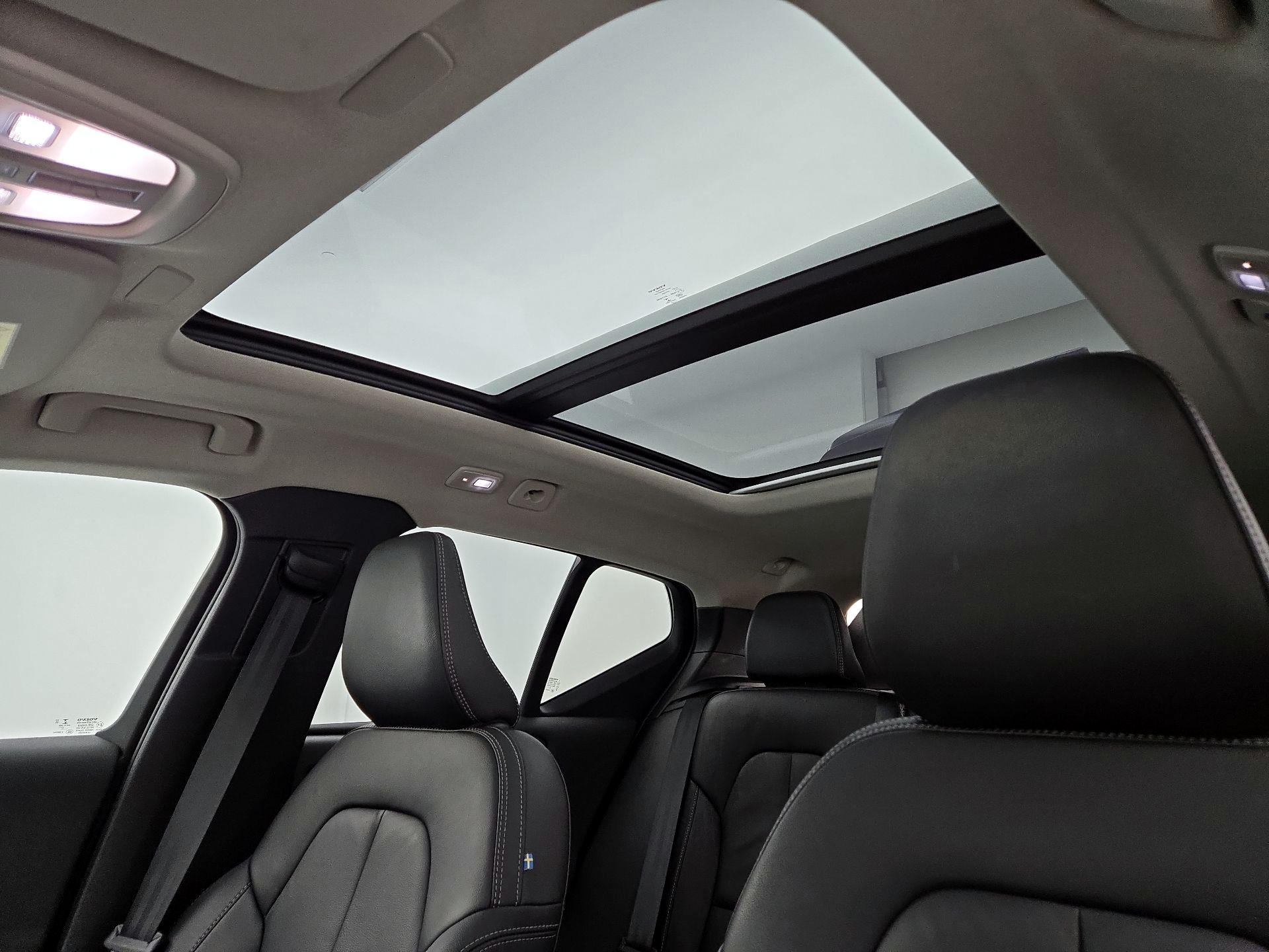 Thumbnail: 2023 Volvo XC40 - 19