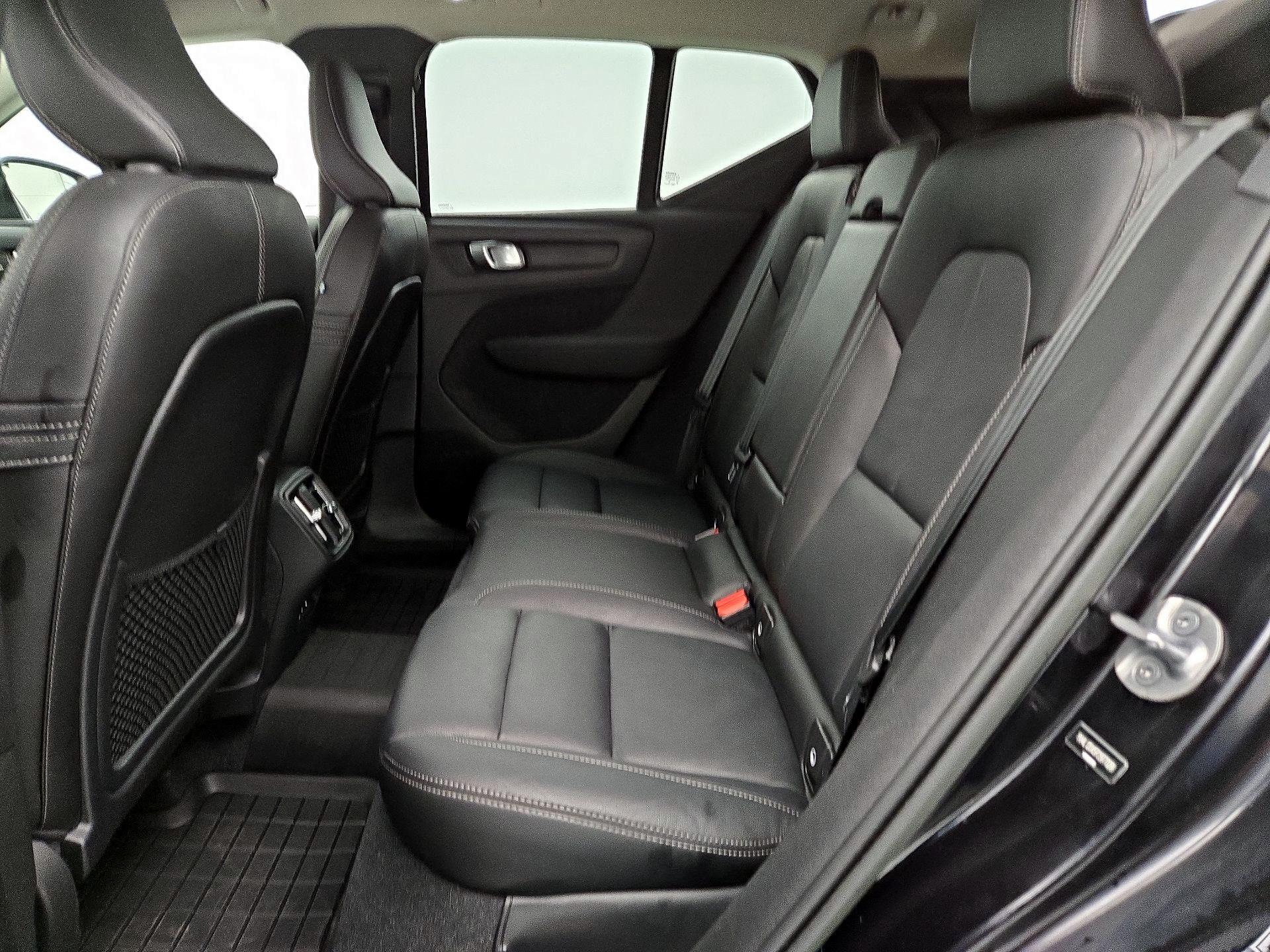 Thumbnail: 2023 Volvo XC40 - 20