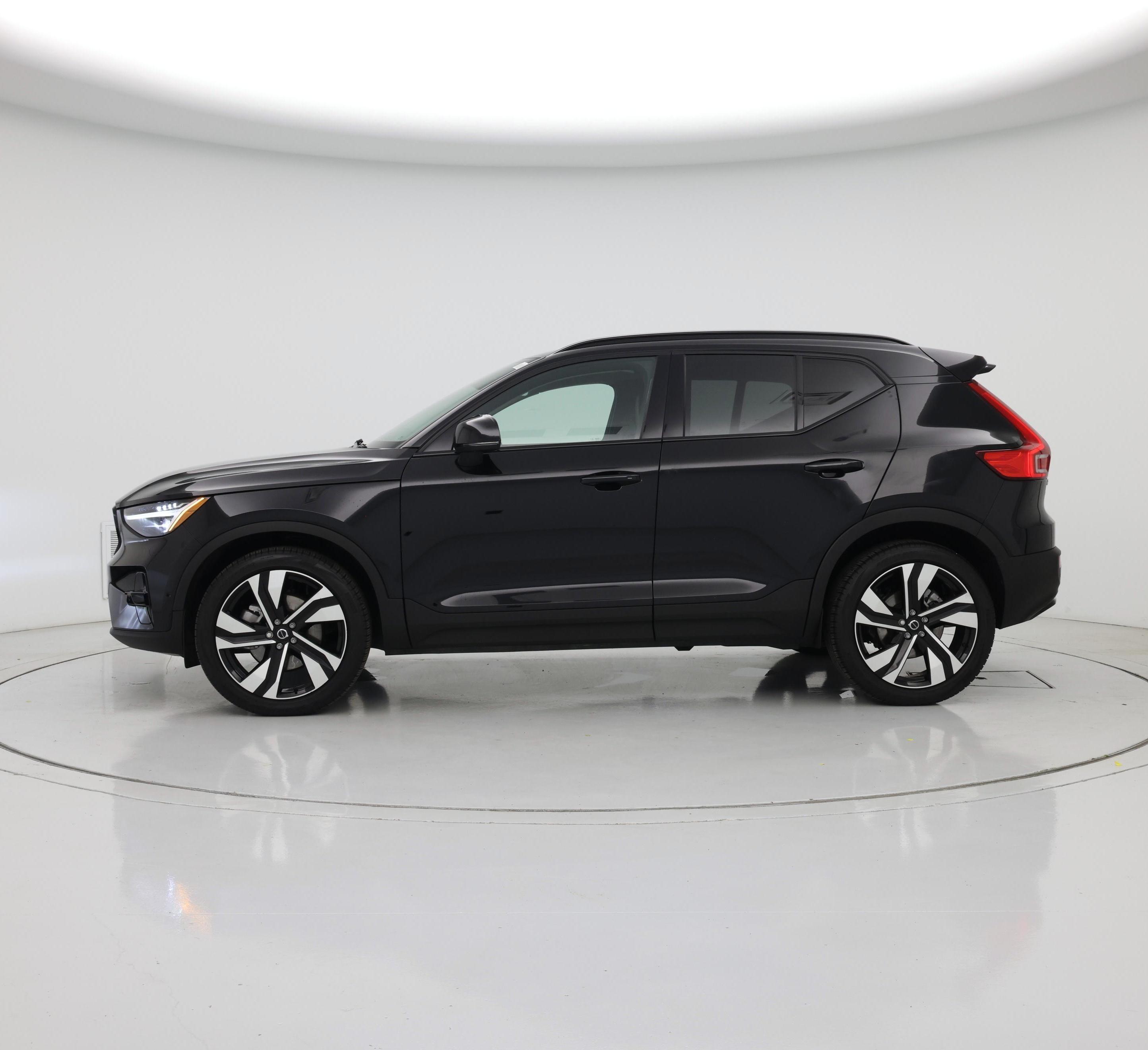 Thumbnail: 2023 Volvo XC40 - 3