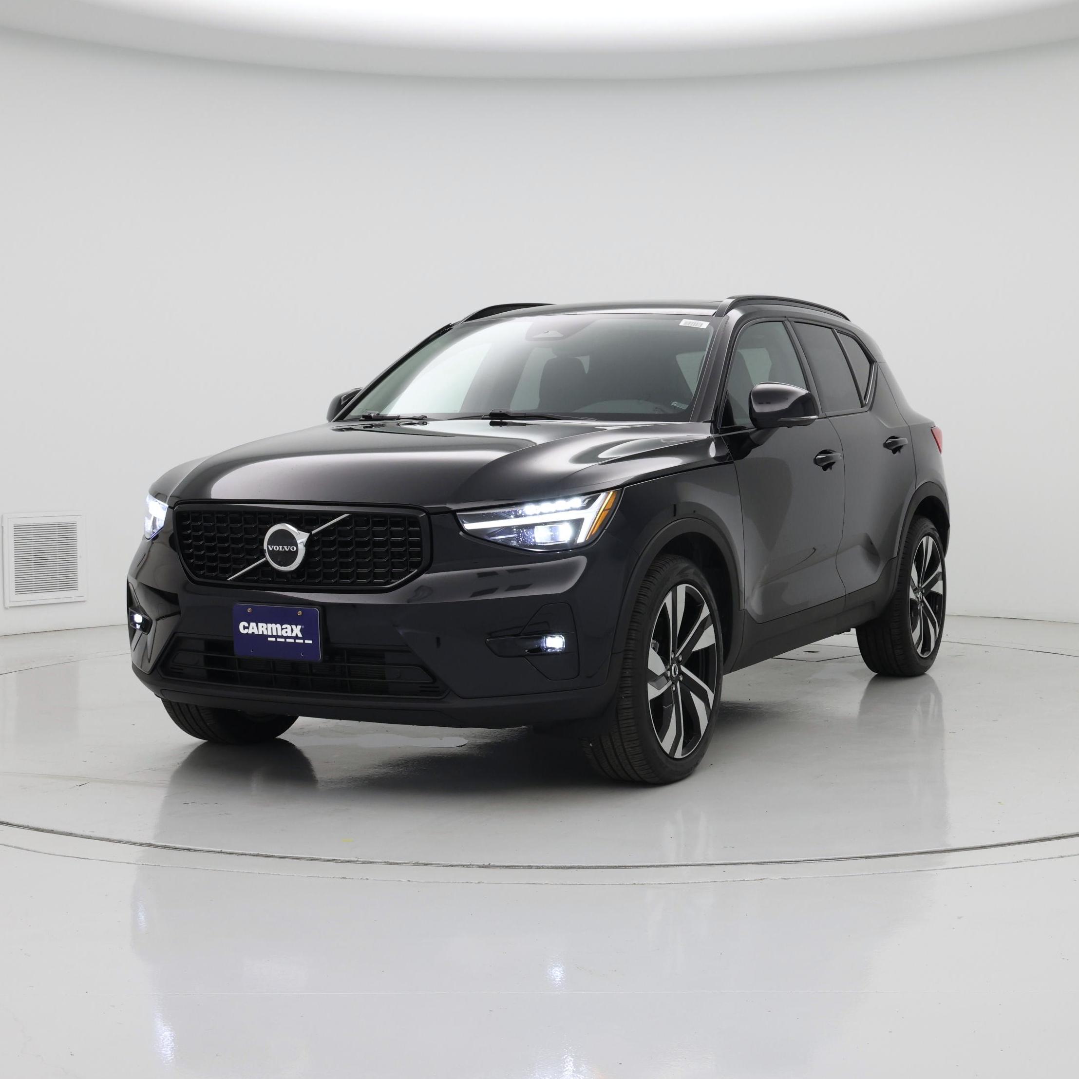 Thumbnail: 2023 Volvo XC40 - 4