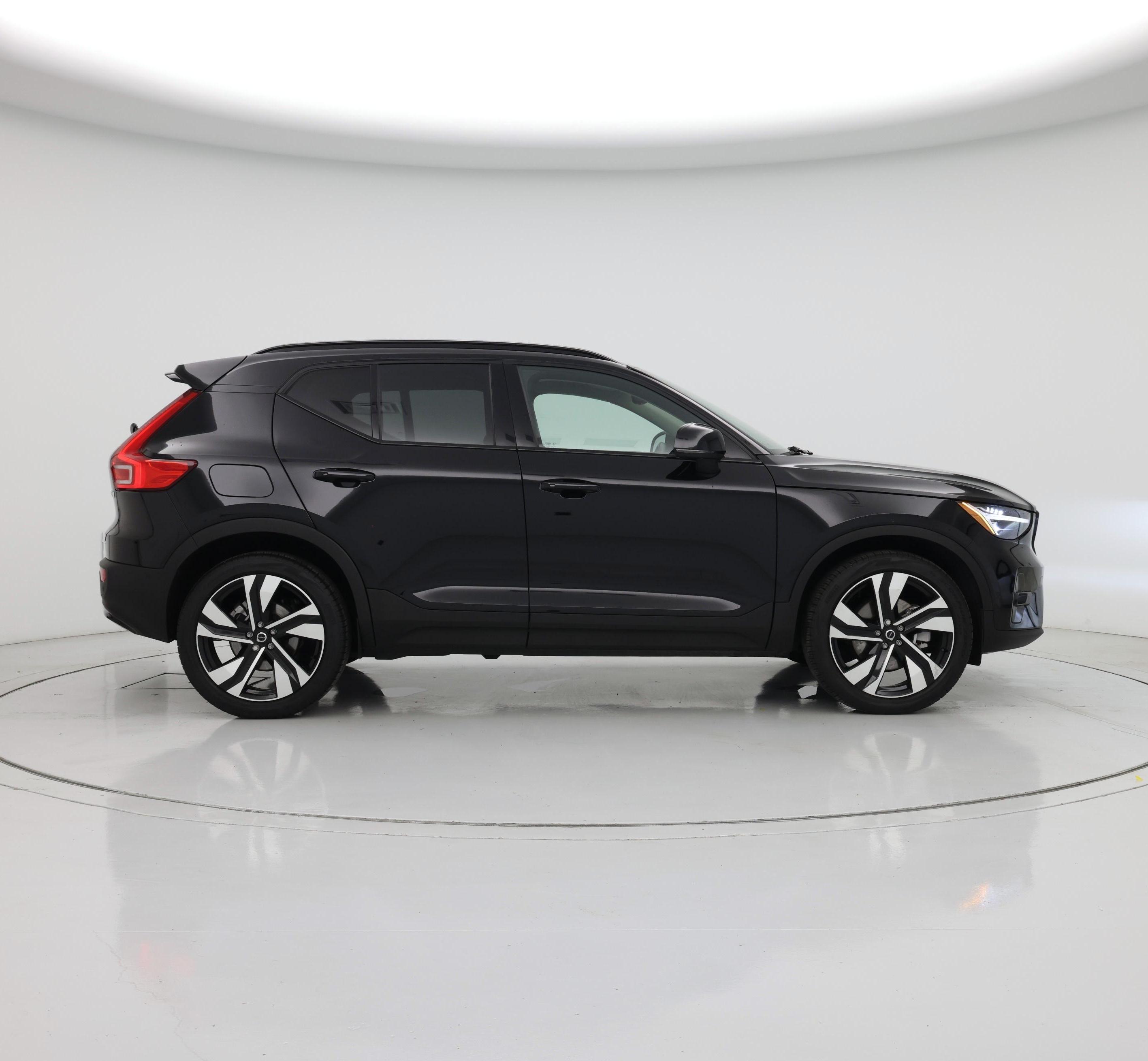 Thumbnail: 2023 Volvo XC40 - 7