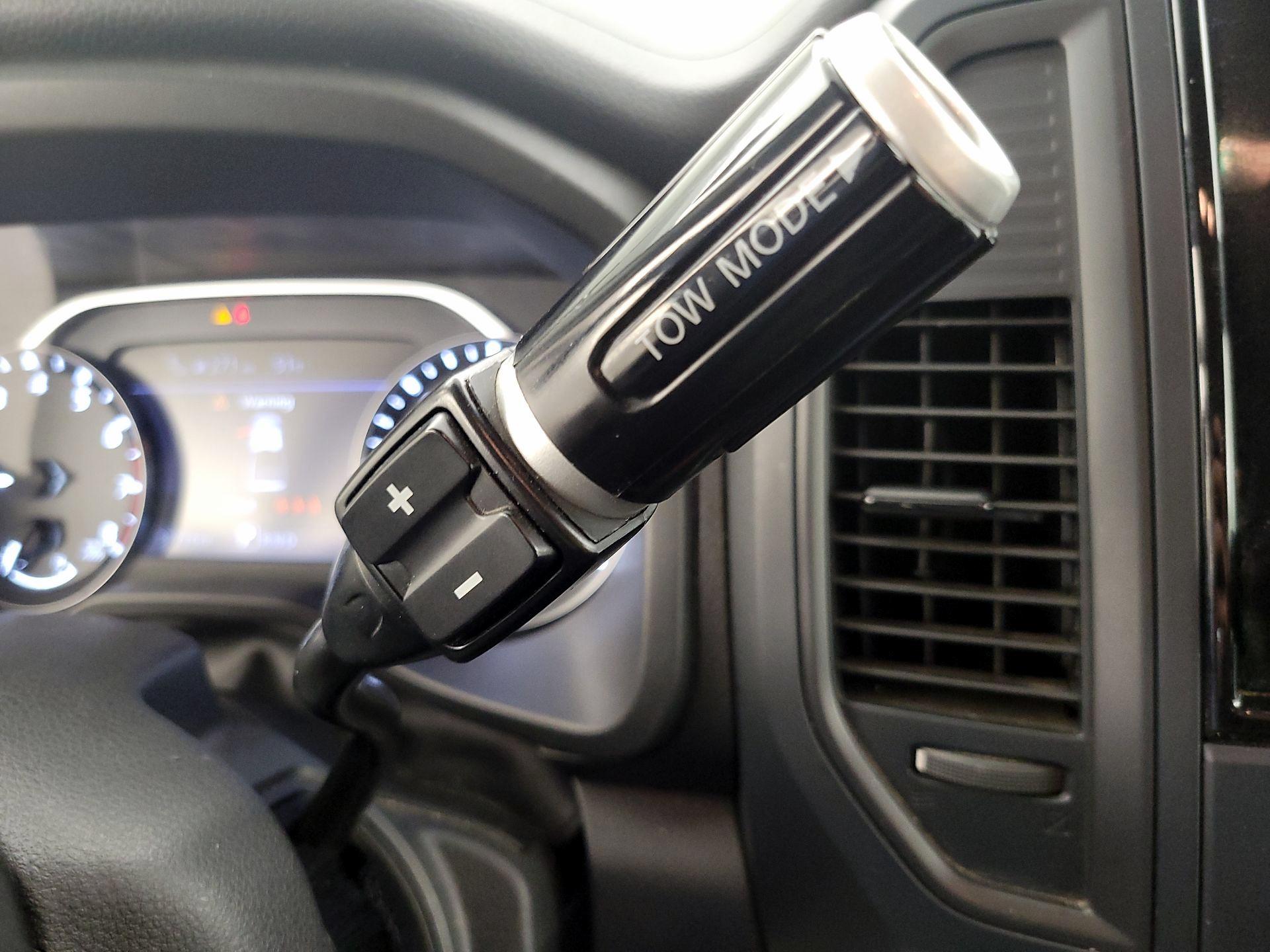 Thumbnail: 2023 Nissan Titan - 17