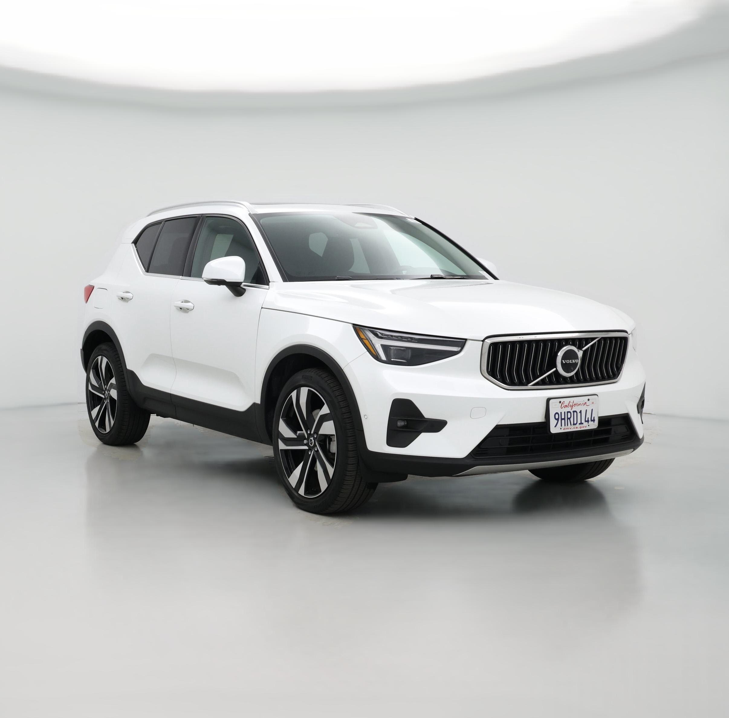 Thumbnail: 2023 Volvo XC40 - 1