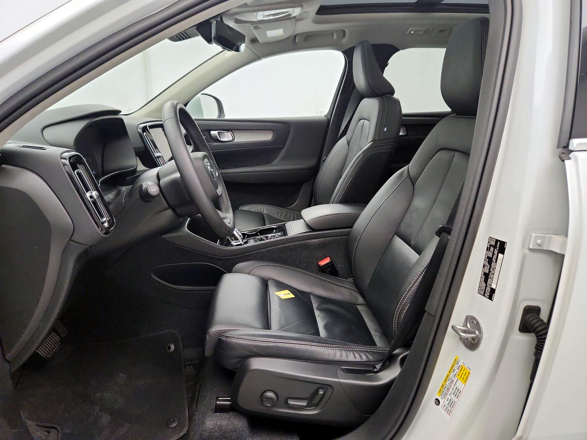 Thumbnail: 2023 Volvo XC40 - 11