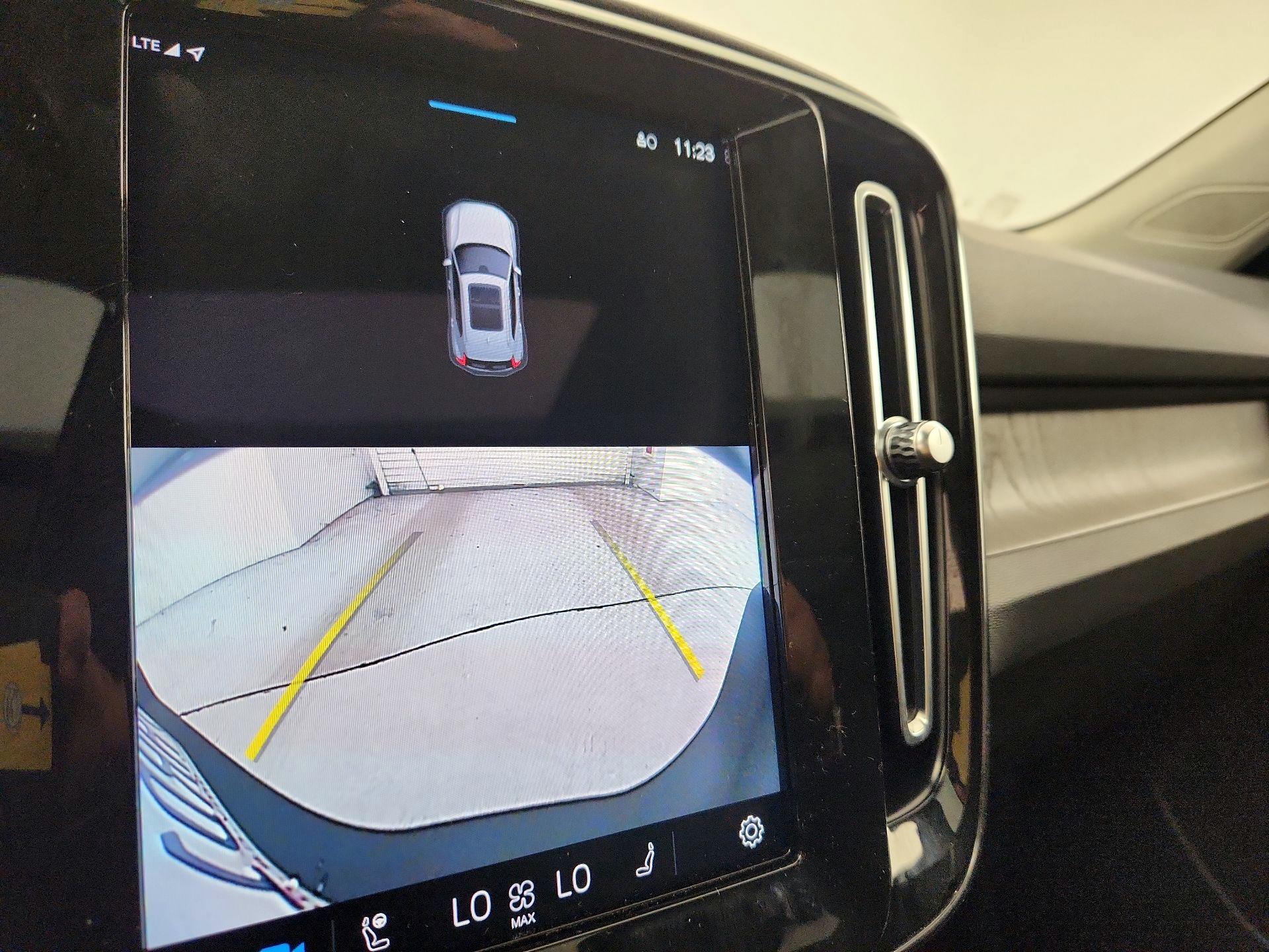 Thumbnail: 2023 Volvo XC40 - 14