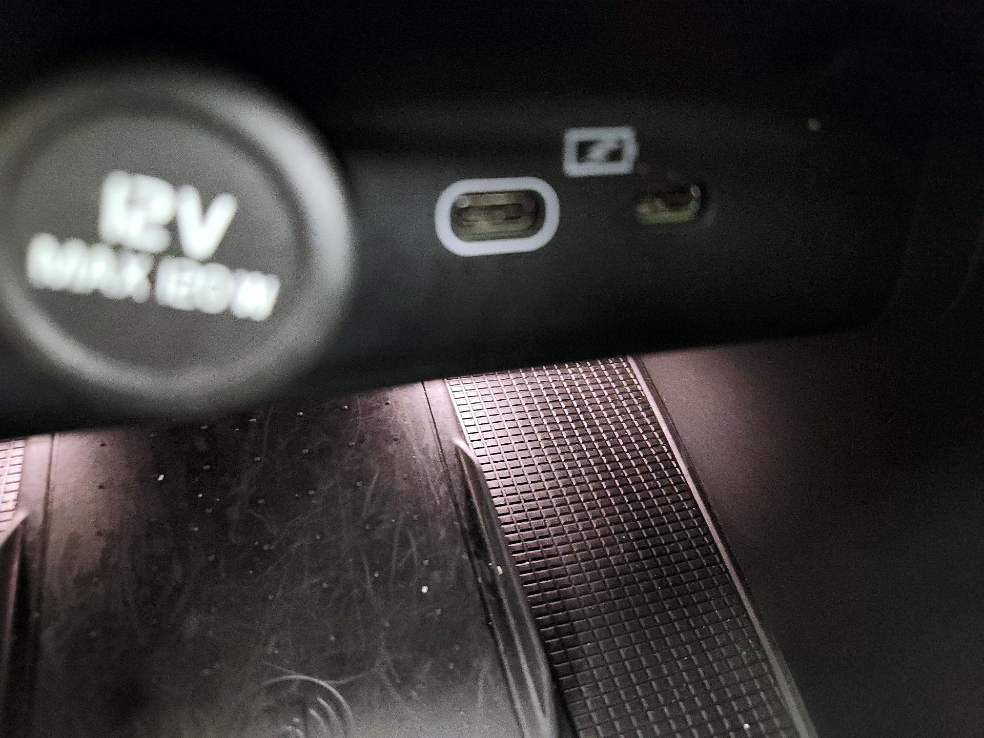 Thumbnail: 2023 Volvo XC40 - 18